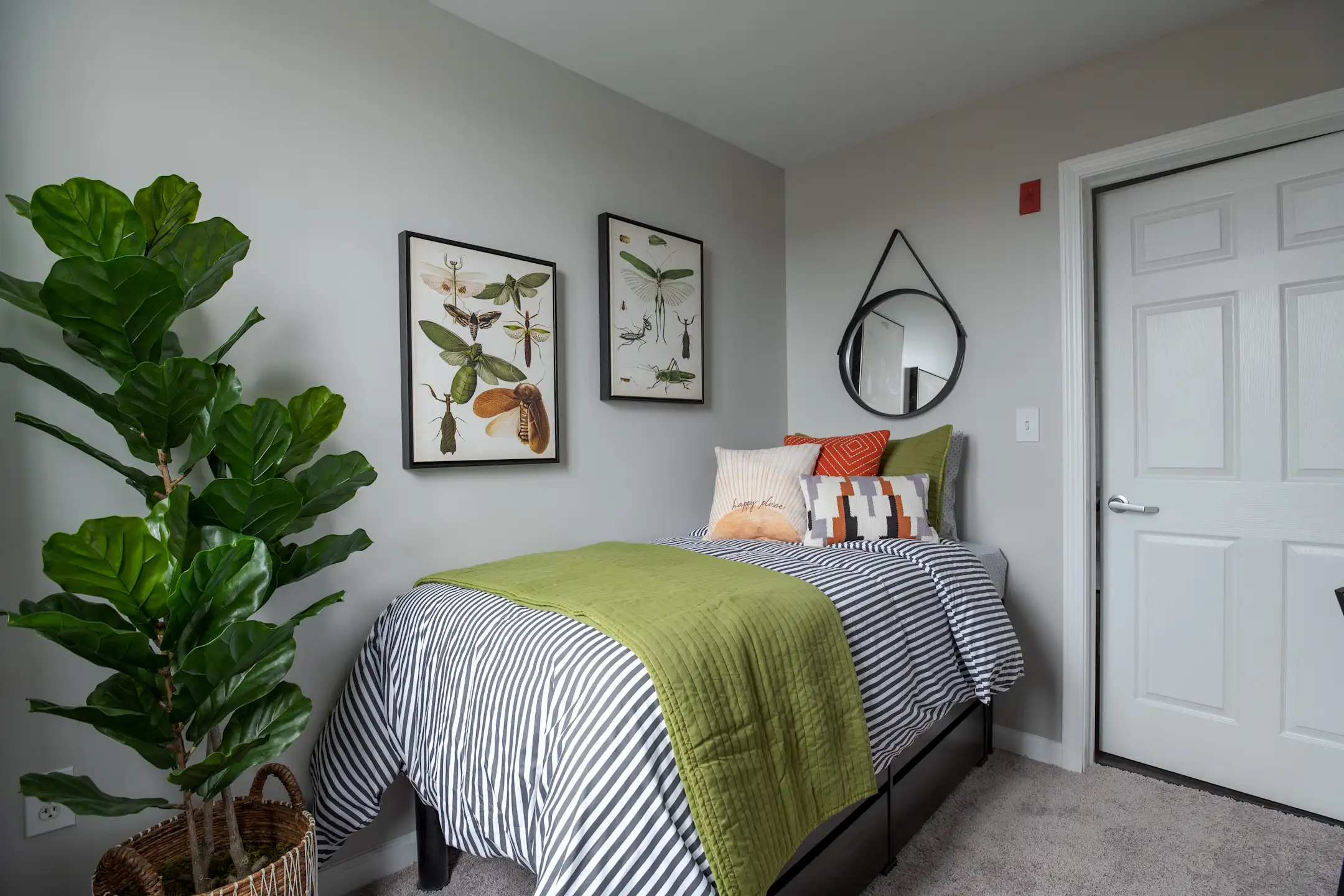 Bedroom - Spinner Place - Winooski, VT