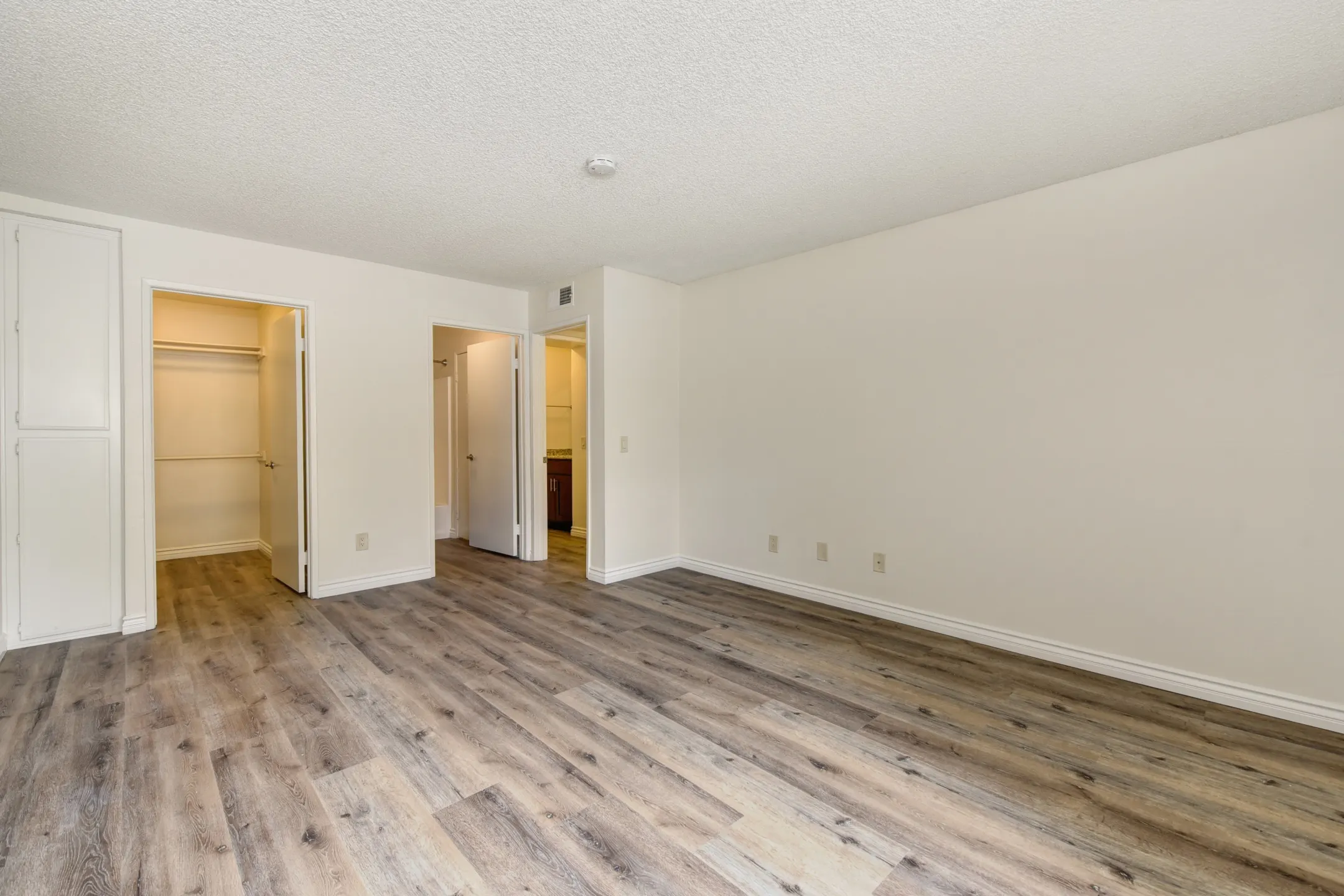 The Woods At Toluca Lake Apartments - Burbank, CA 91505