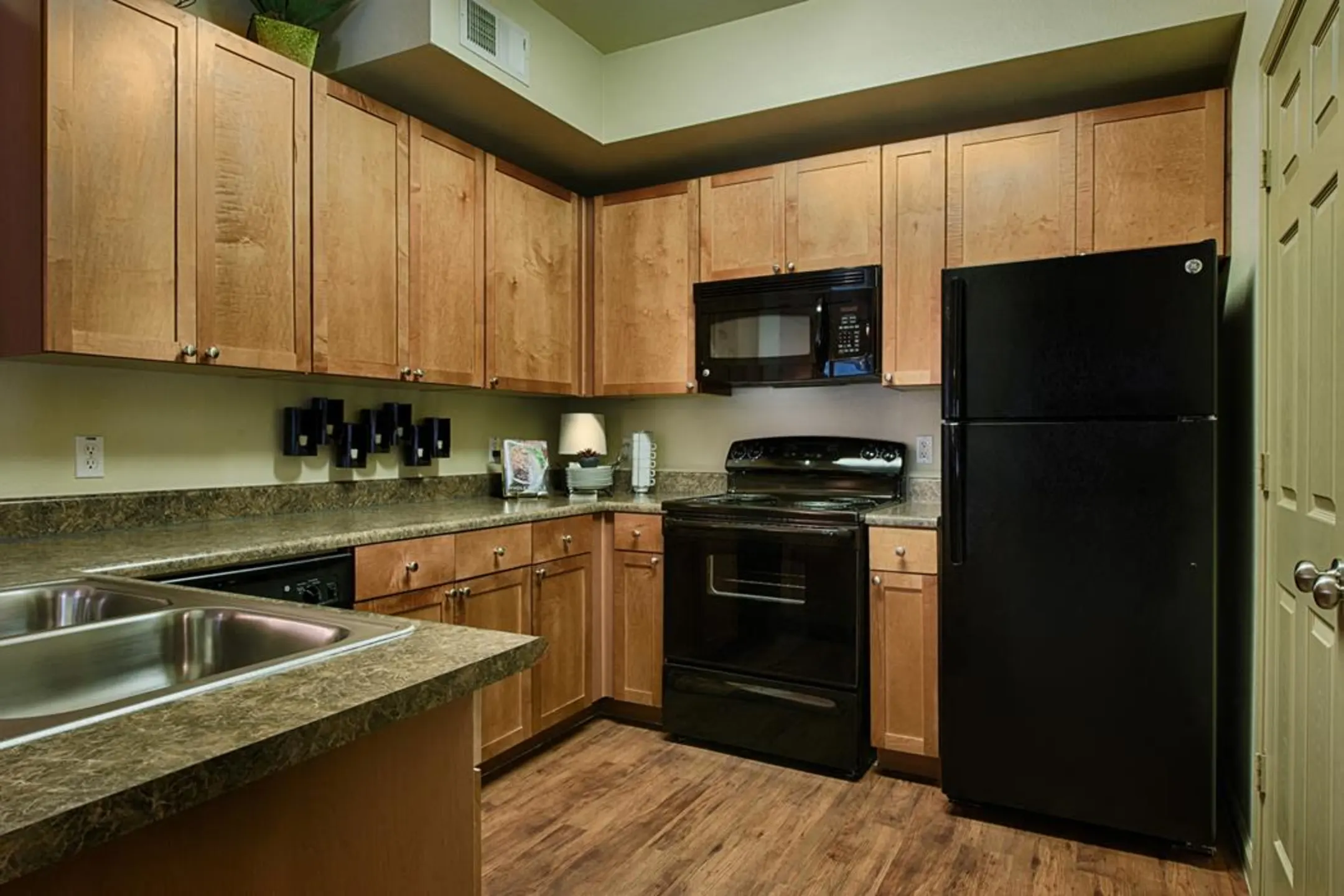 Kitchen - Residences at 4225 - Phoenix, AZ