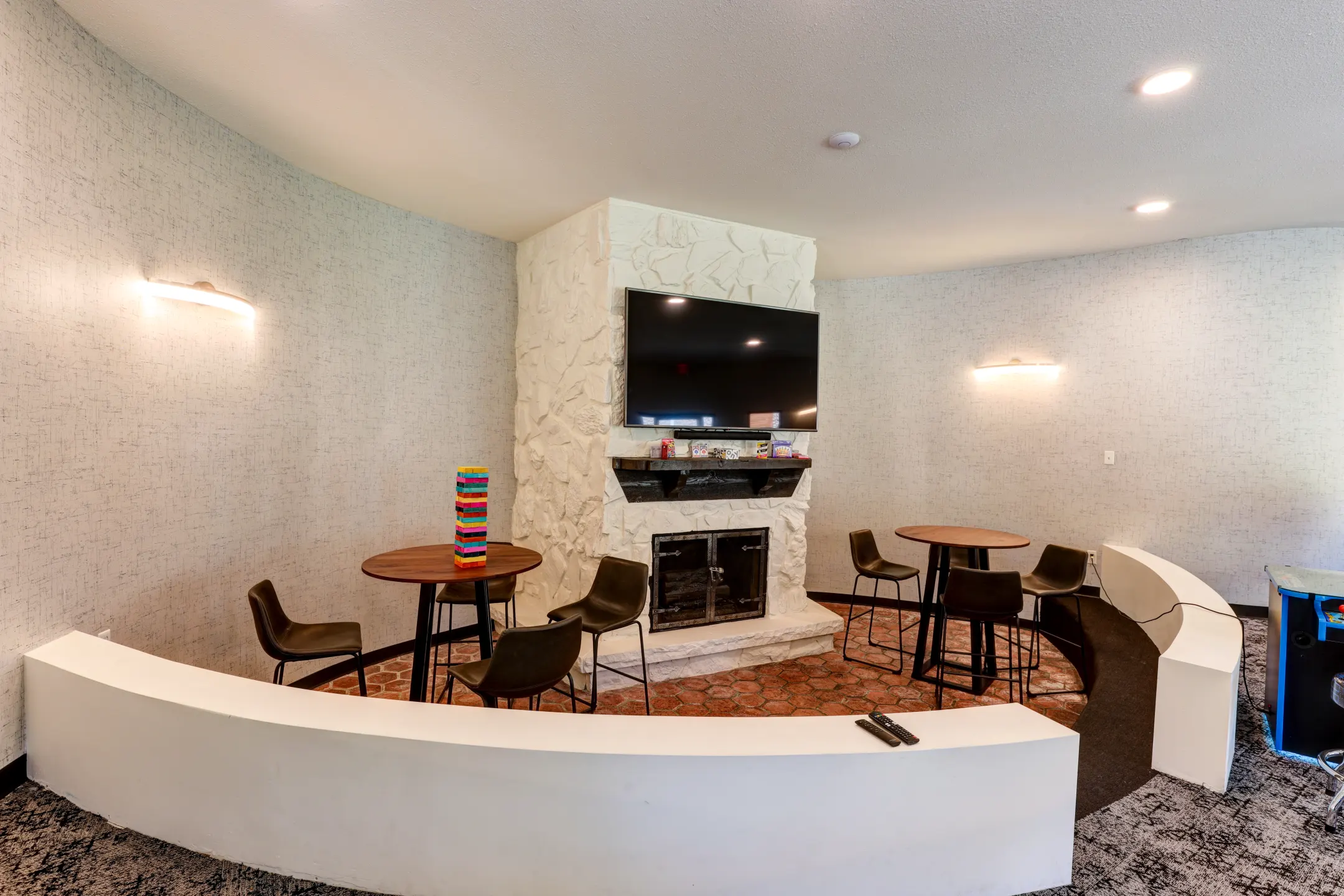 The Columns 2149 E Sunshine St Springfield, MO Apartments for Rent