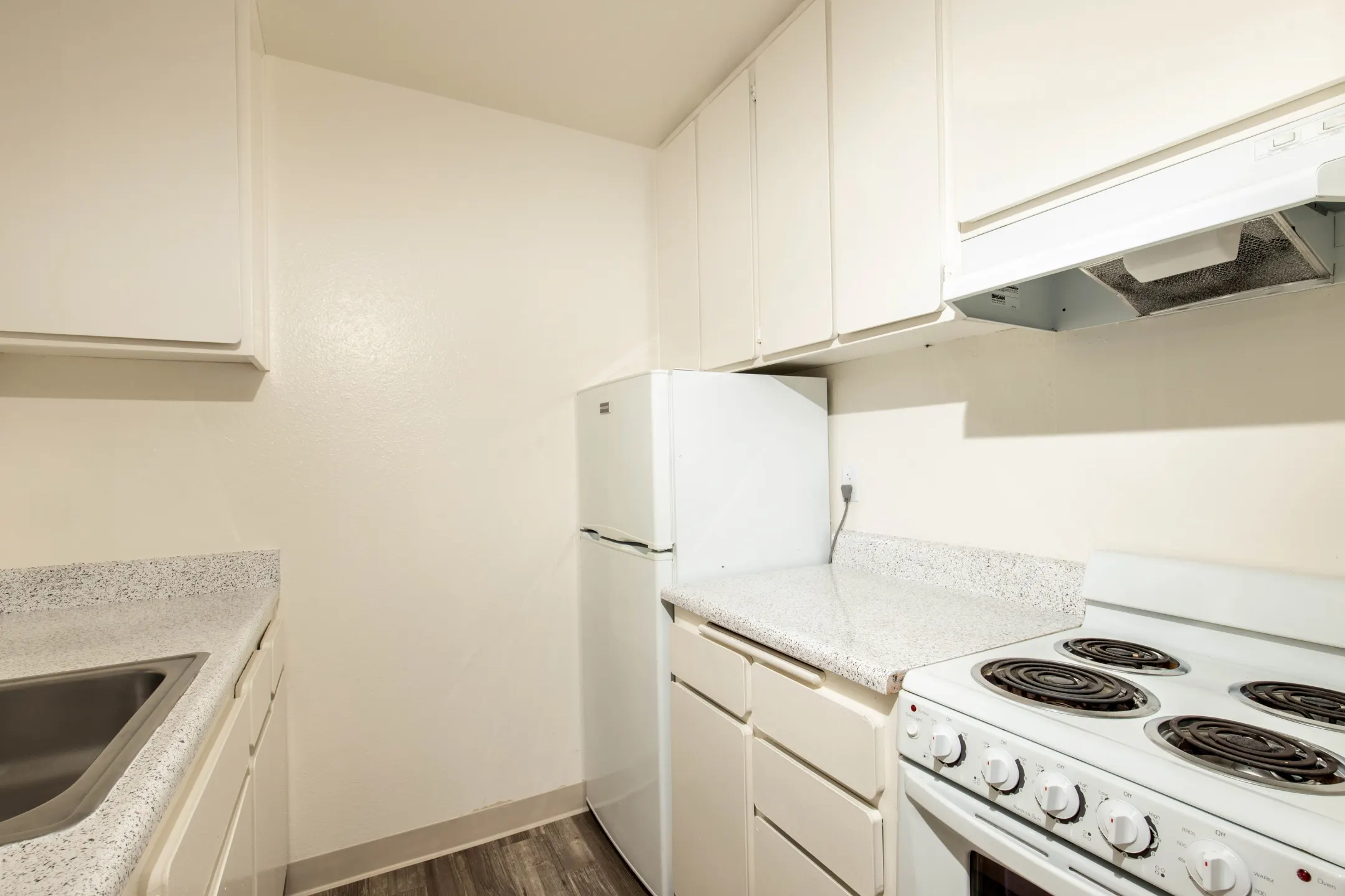 Kitchen - Cedar Shores Apartments - San Diego, CA