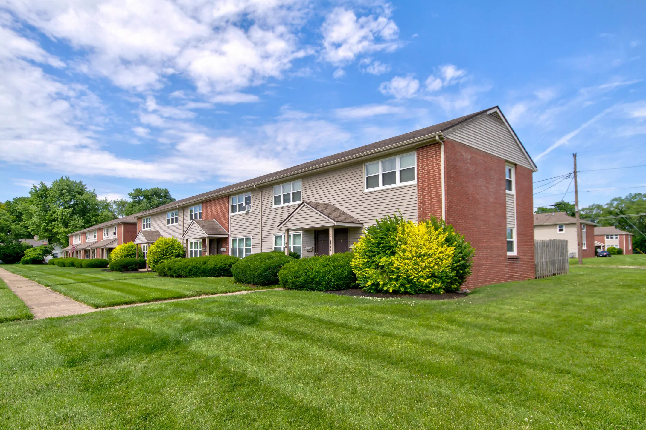 Columbus Crossing Townhomes Apartments Columbus, IN 47201