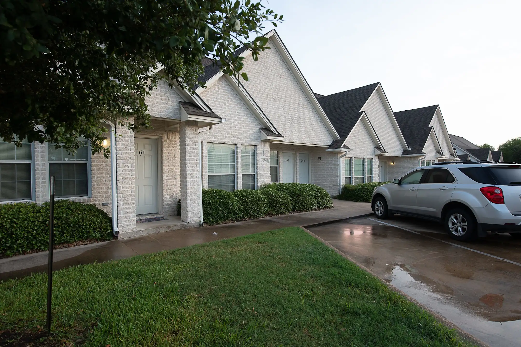 Richmond Ridge Townhomes 3628 S Hampton Ct Bryan, TX Apartments for