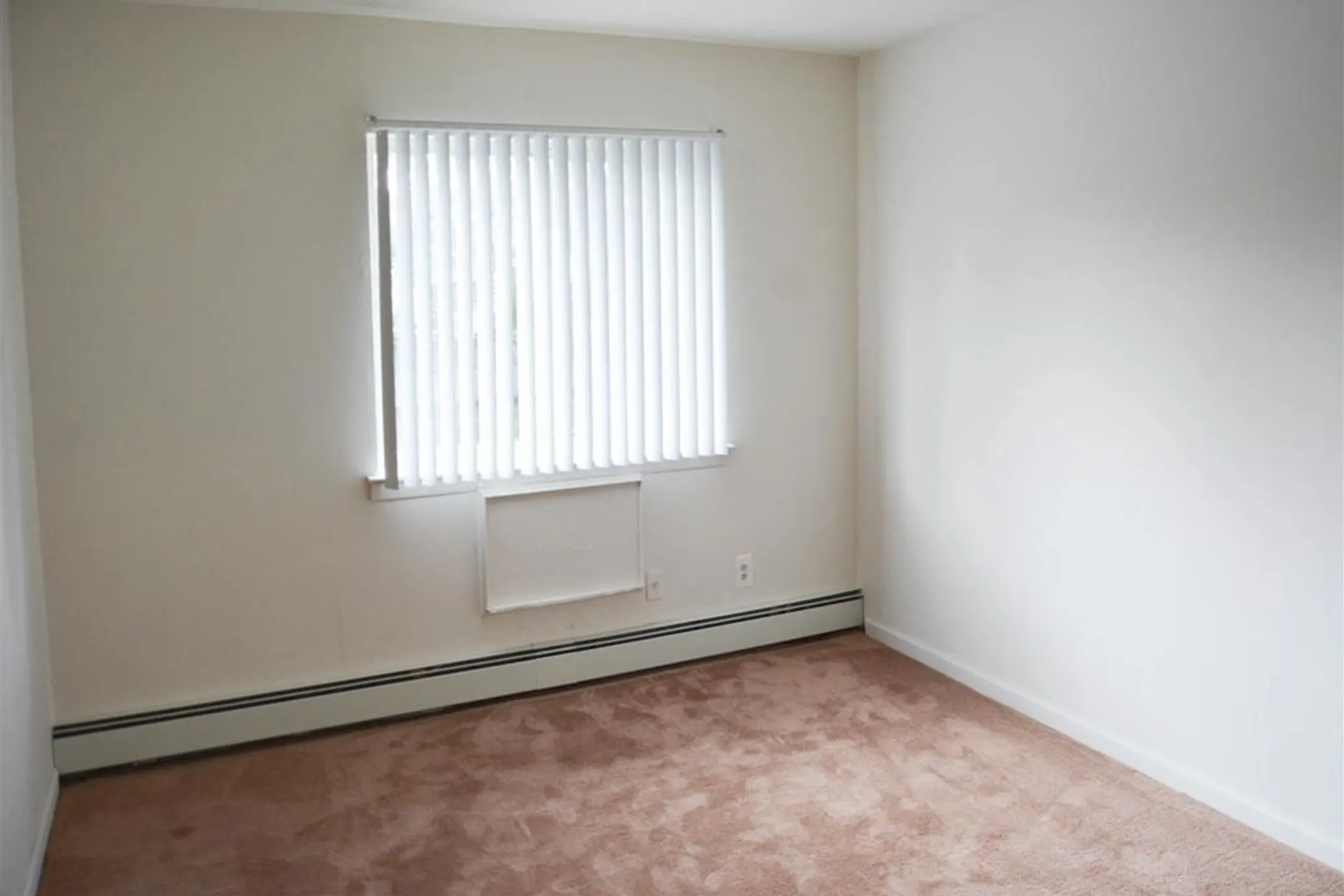 Brookwood at Holbrook 835 Broadway Avenue Holbrook, NY Apartments