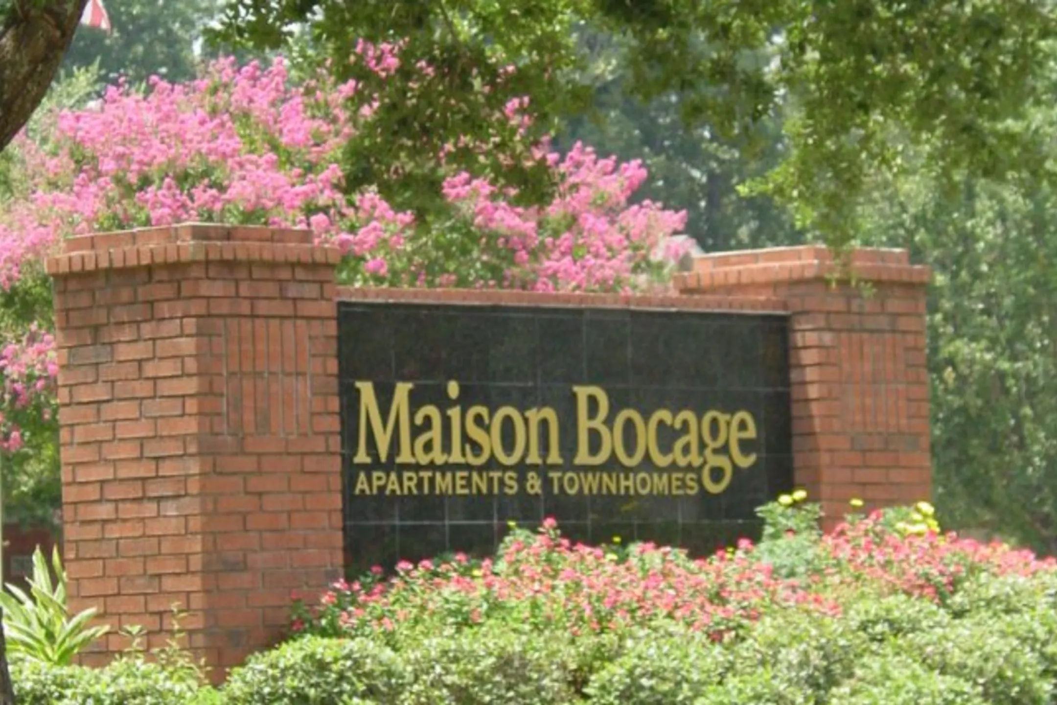 Community Signage - Maison Bocage - Baton Rouge, LA