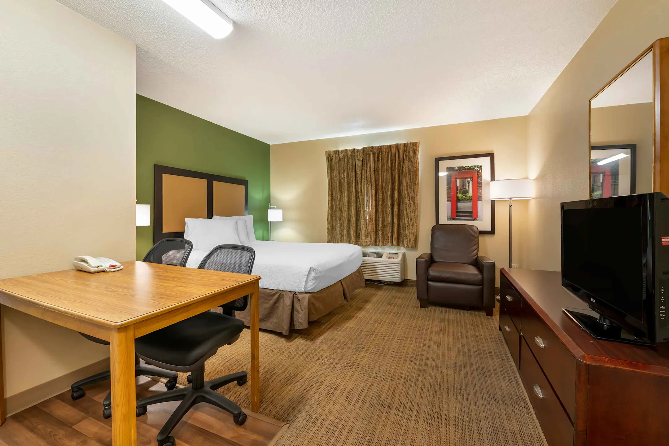 Living Room - Furnished Studio - Indianapolis - Northwest - College Park - Indianapolis, IN