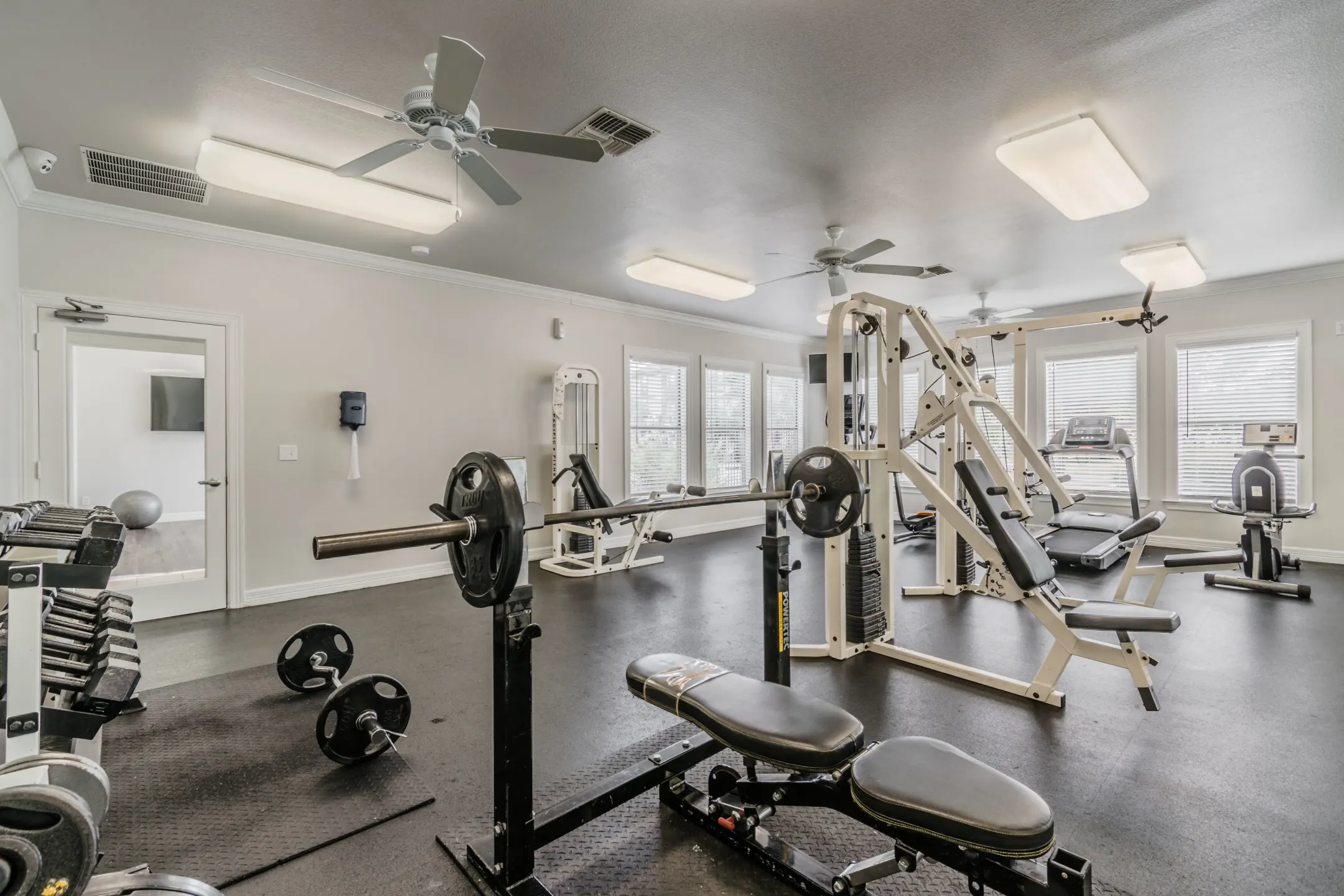 Fitness Weight Room - Landings Of Carrier Parkway - Grand Prairie, TX