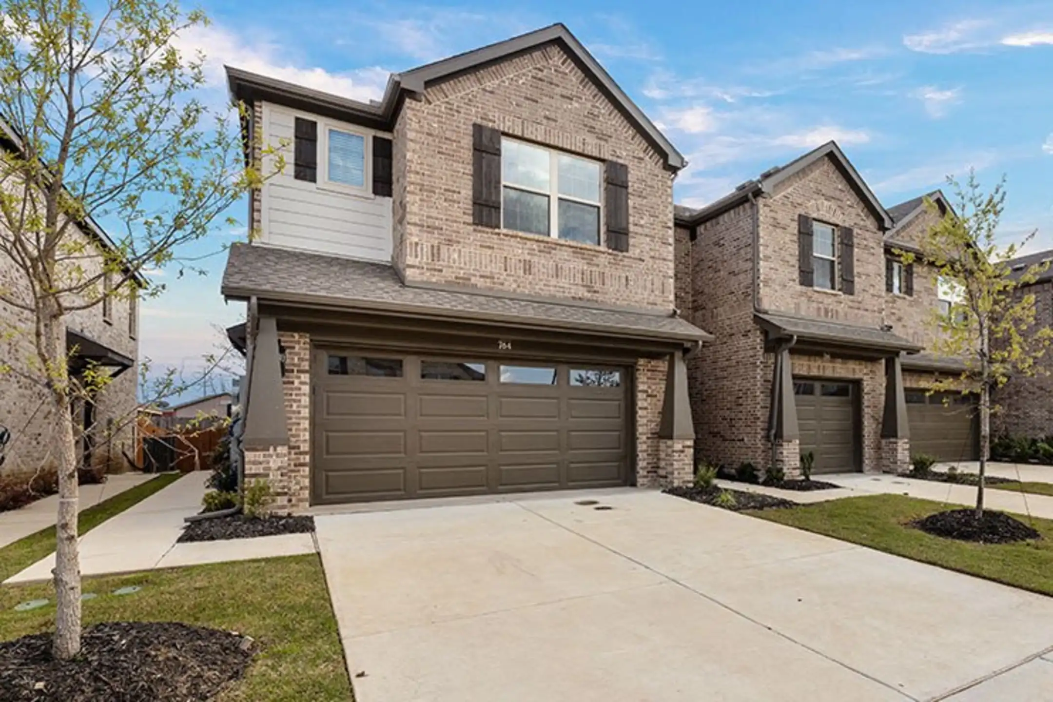 Trail Townhomes 715 Trail Arlington, TX