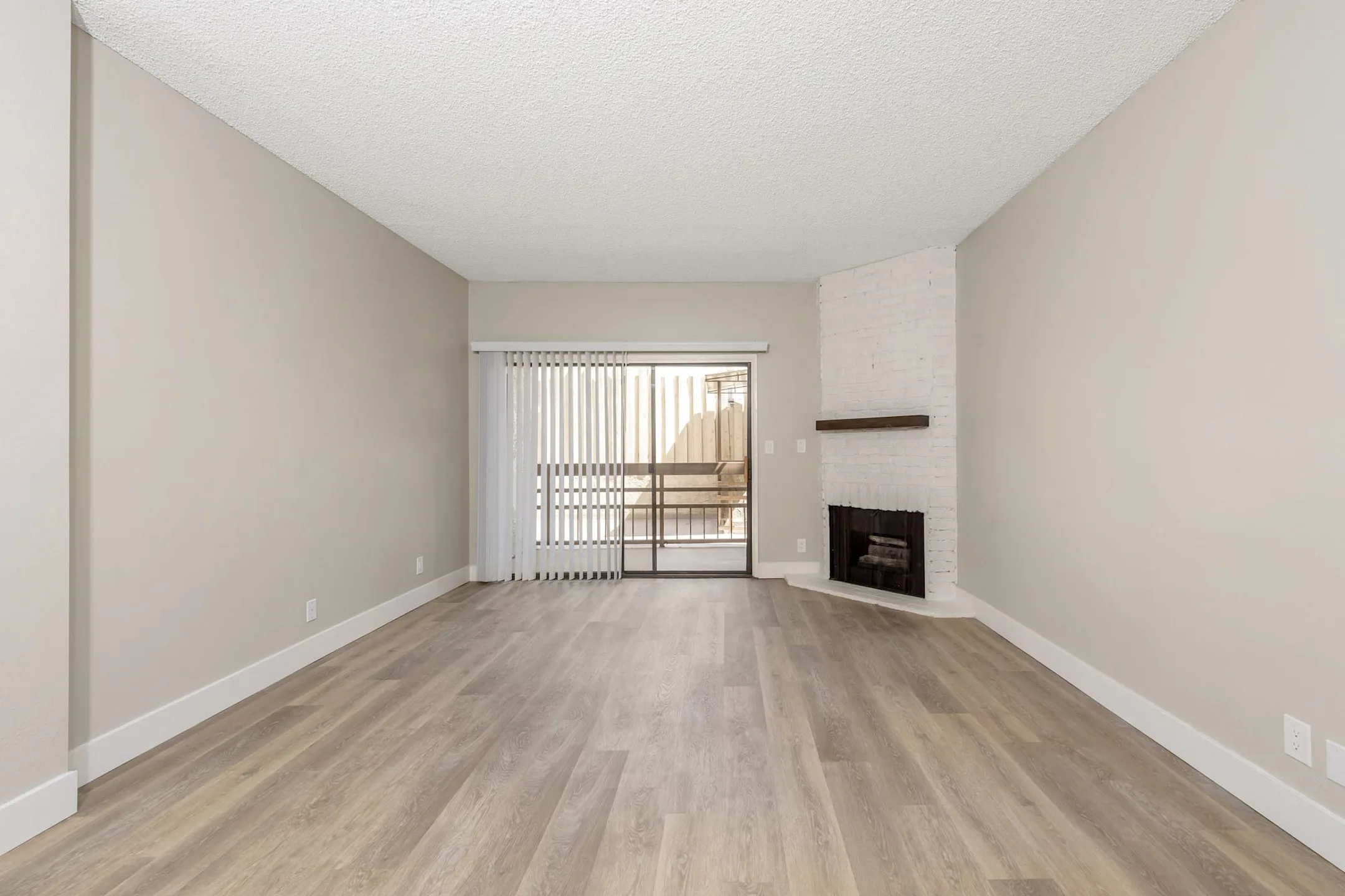 Living Room - Indie Glendale Collection - Glendale, CA