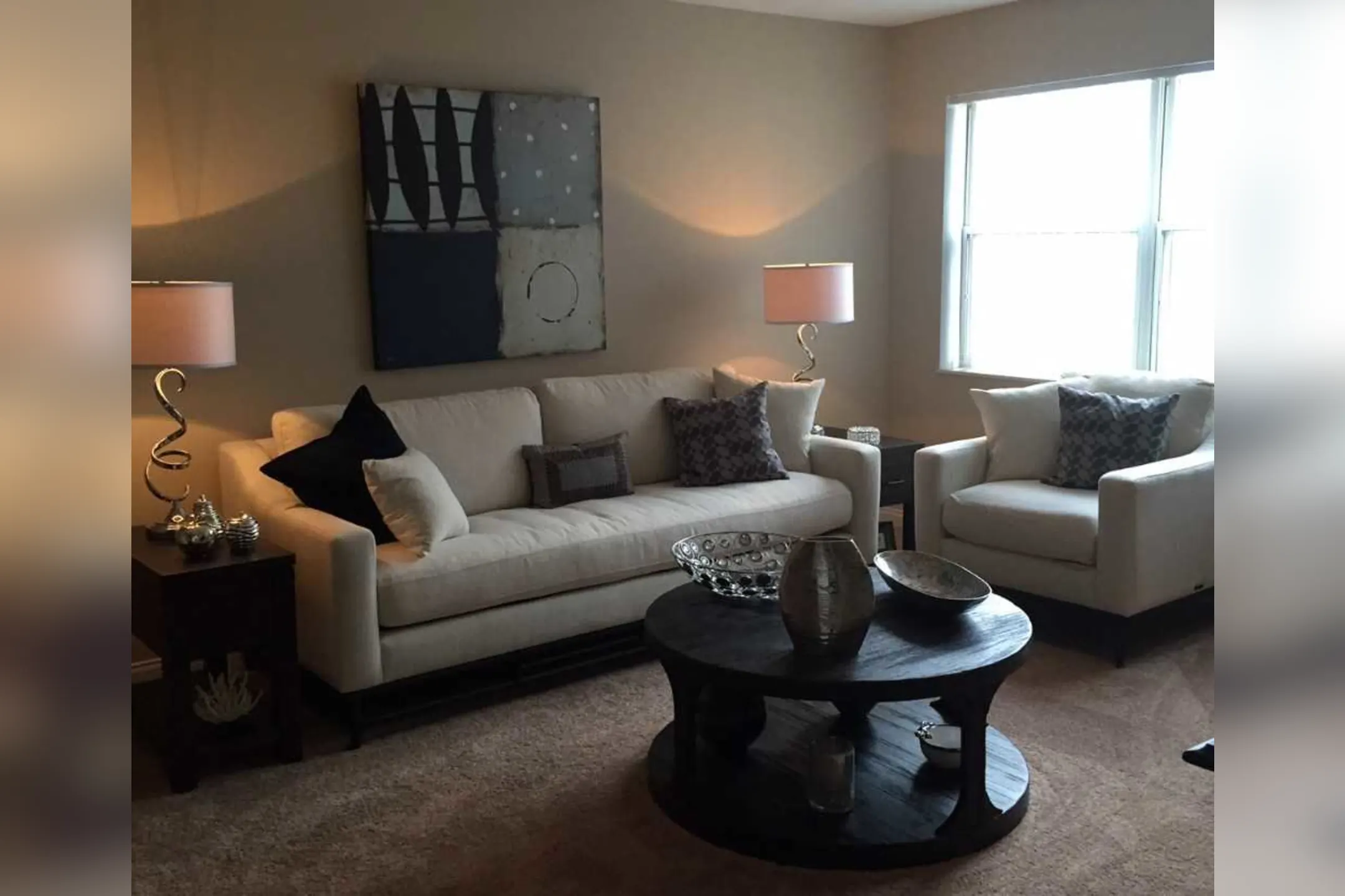 Living Room - Hunter's Manor - Cleveland, OH