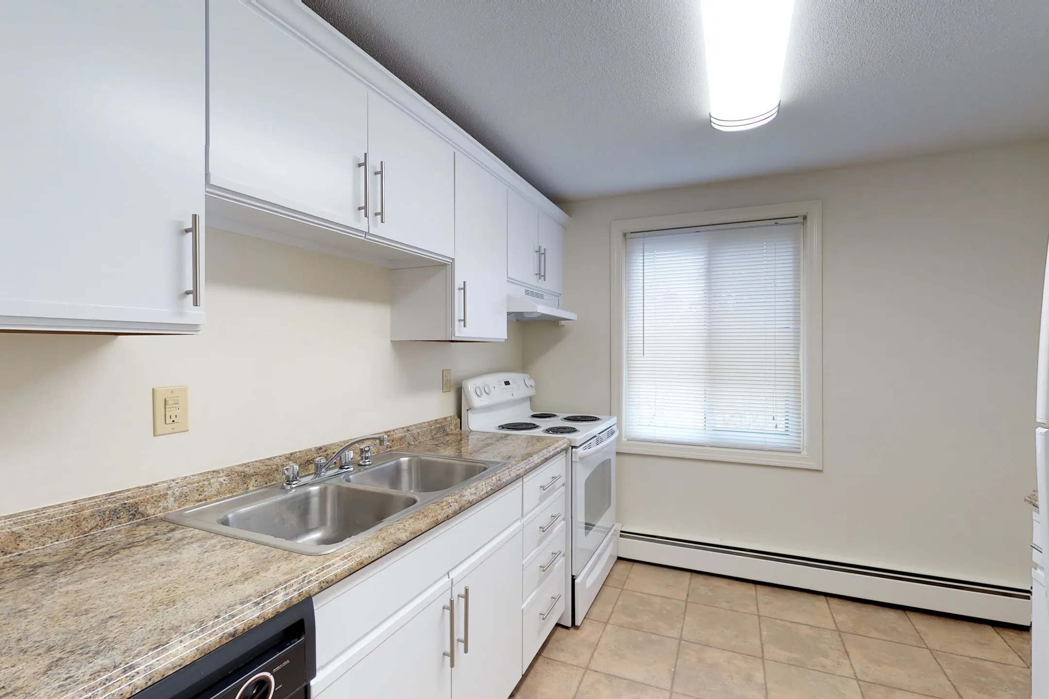 Kitchen - Forest Glen Apartments - Westfield, MA