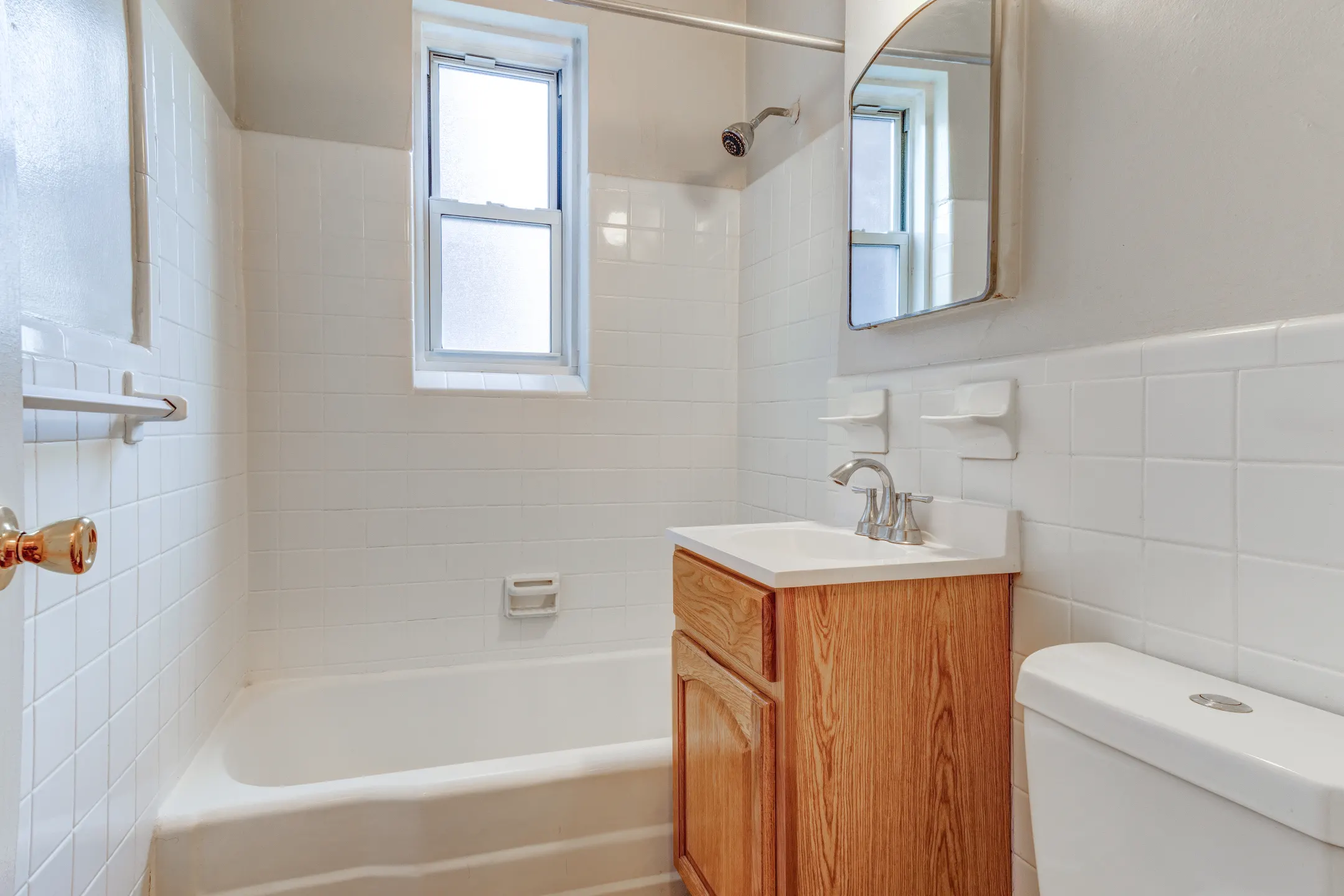 Bathroom - Harbor Terrace - Perth Amboy, NJ