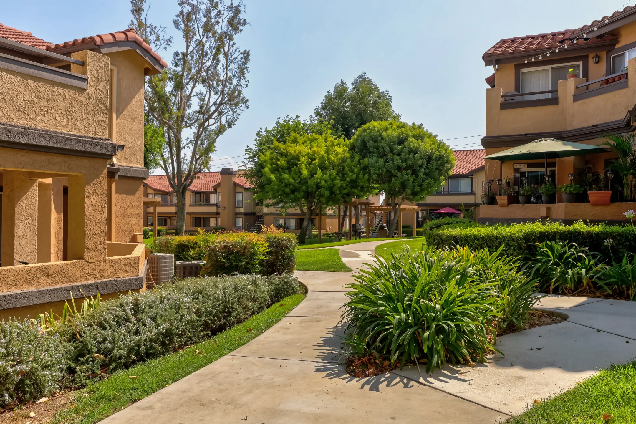 Building - Brookwood Villas - Corona, CA