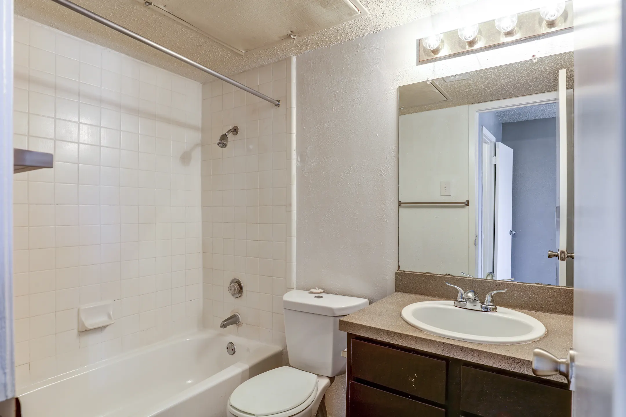 Bathroom - Doral/Monfort Valley - Dallas, TX