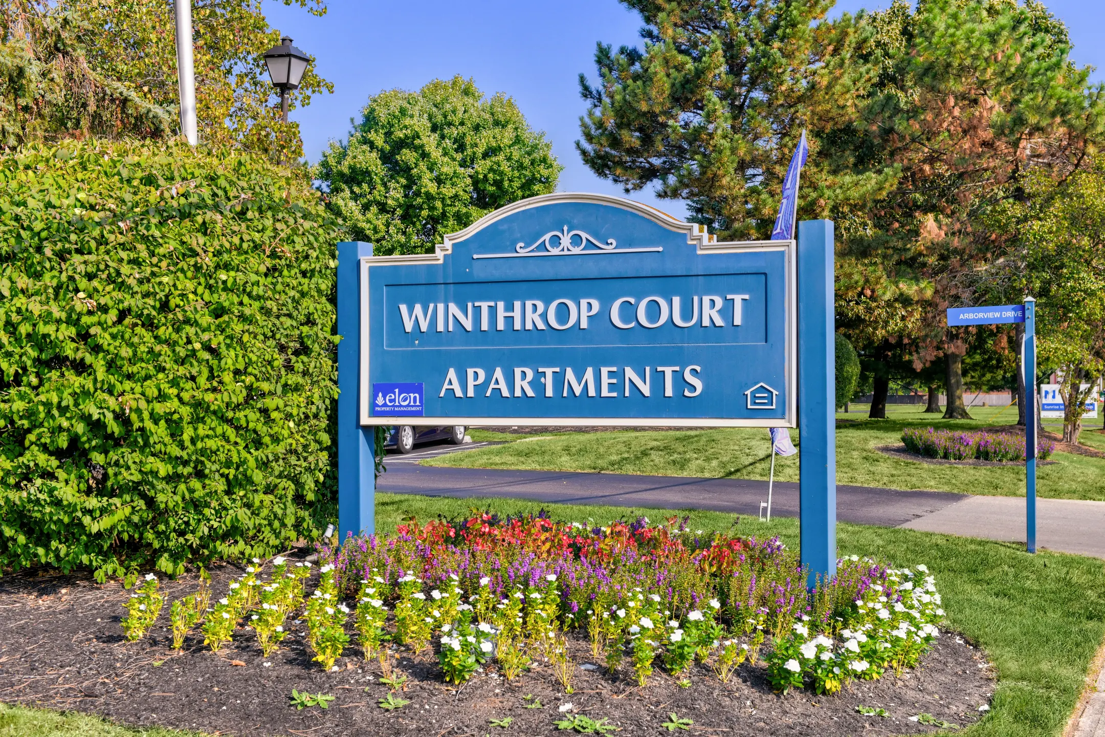 Community Signage - Winthrop Court - Columbus, OH