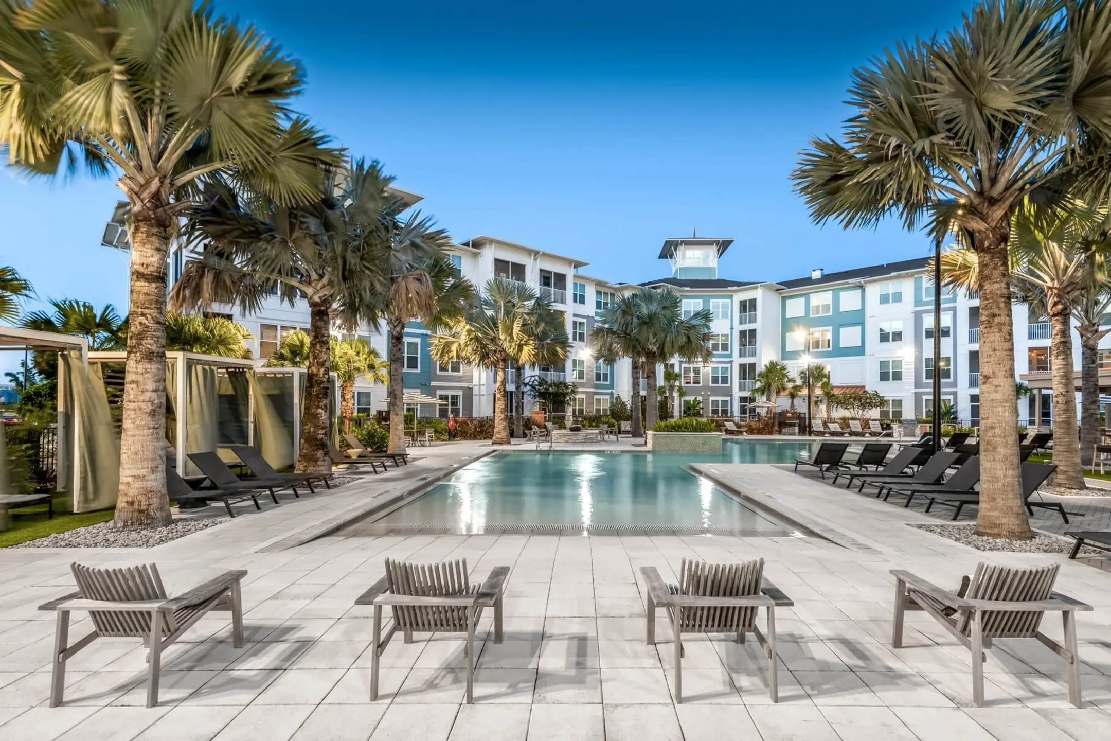 Pool - Essex Luxe Apartments - Orlando, FL