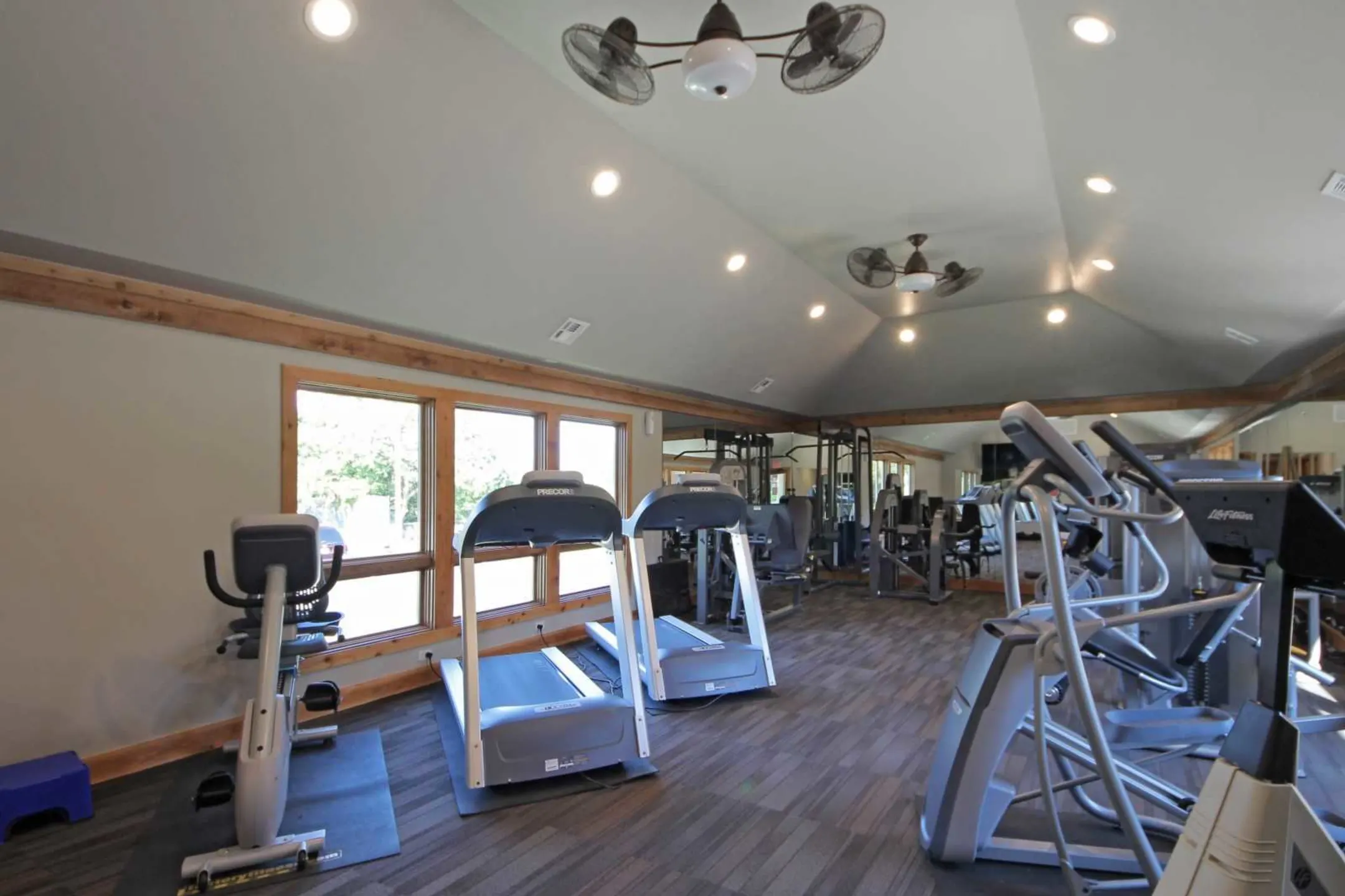 Fitness Weight Room - Sheridan Pond Apartments And Guest Suites - Tulsa, OK