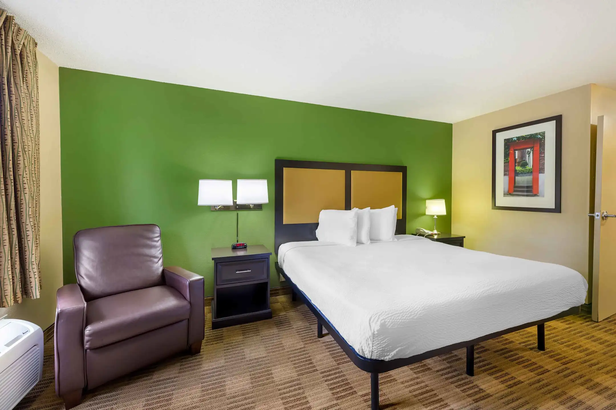 Furnished Studio Cleveland Beachwood Orange Place South