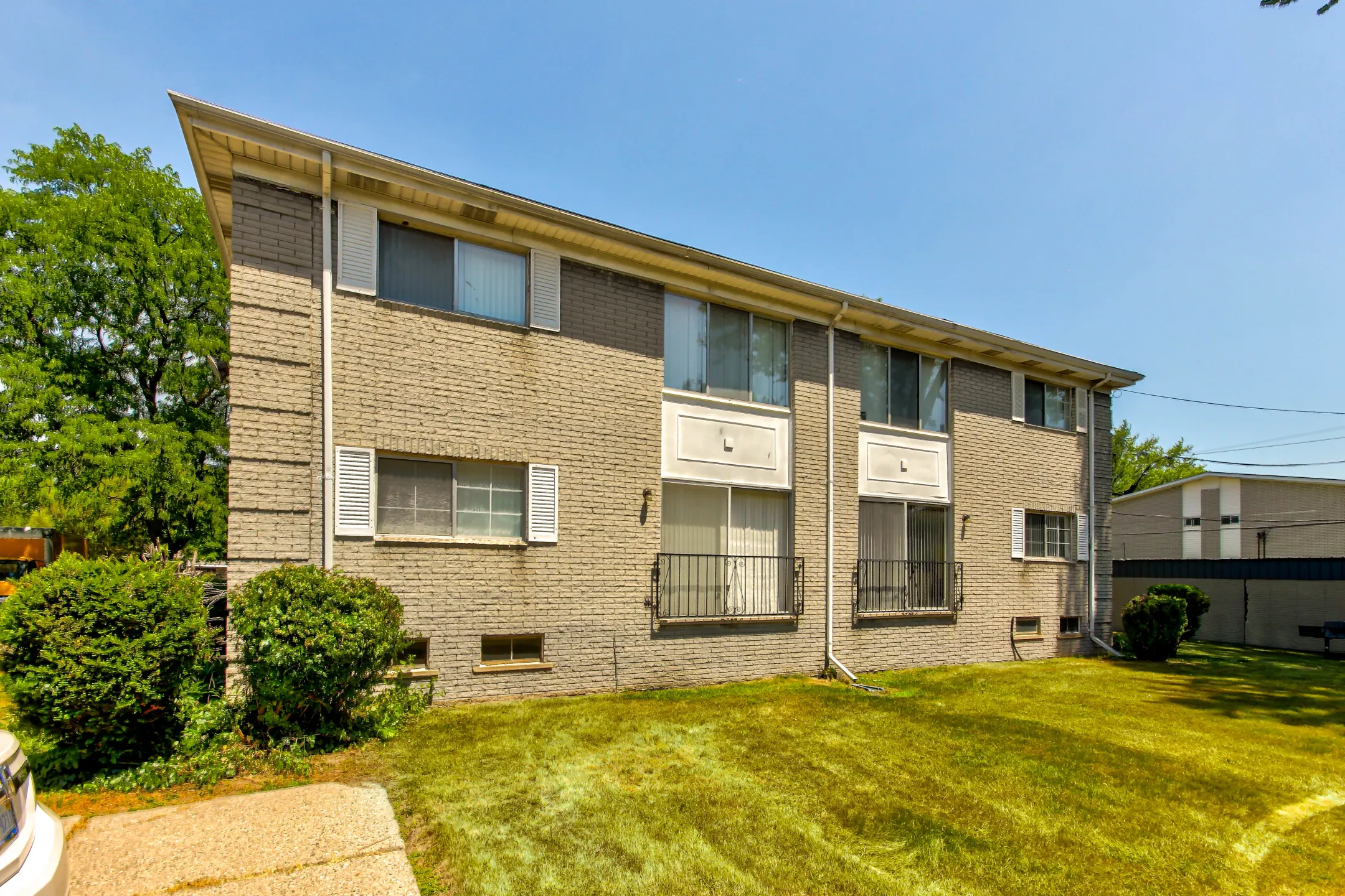 redford-manor-apartments-redford-mi-48239