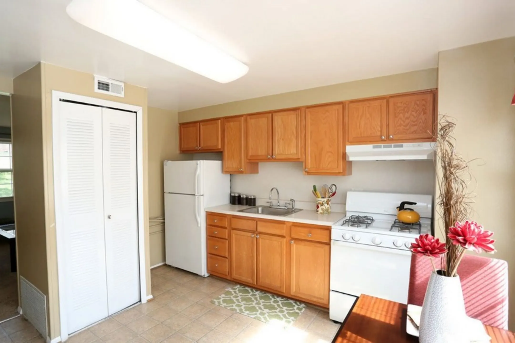 Kitchen - Water's Edge Townhomes - Halethorpe, MD