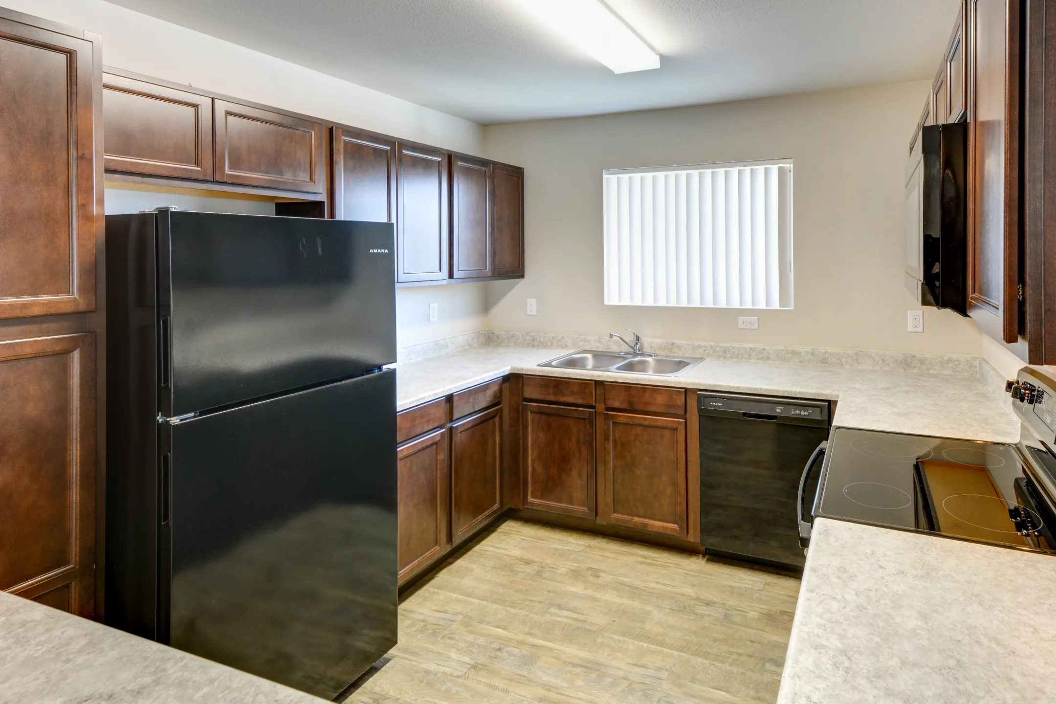 Kitchen - Crown Pointe Apartments - Post Falls, ID