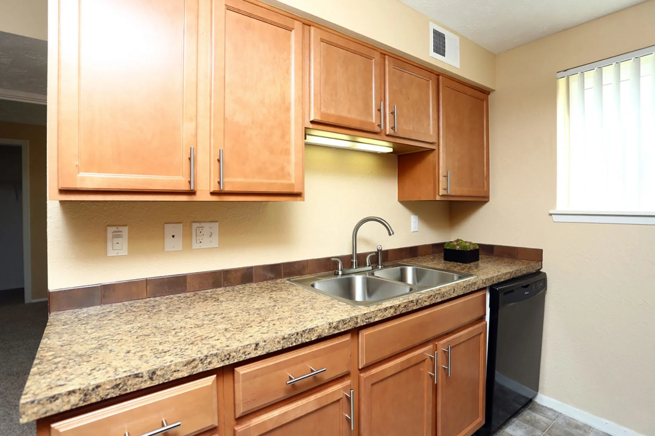 Cimarron Hills Apartments Omaha, NE 68127