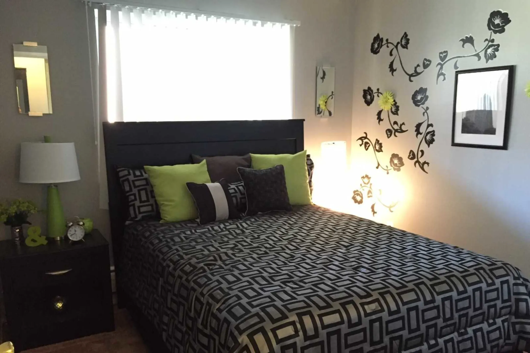 Bedroom - Anthos Garden - Detroit, MI