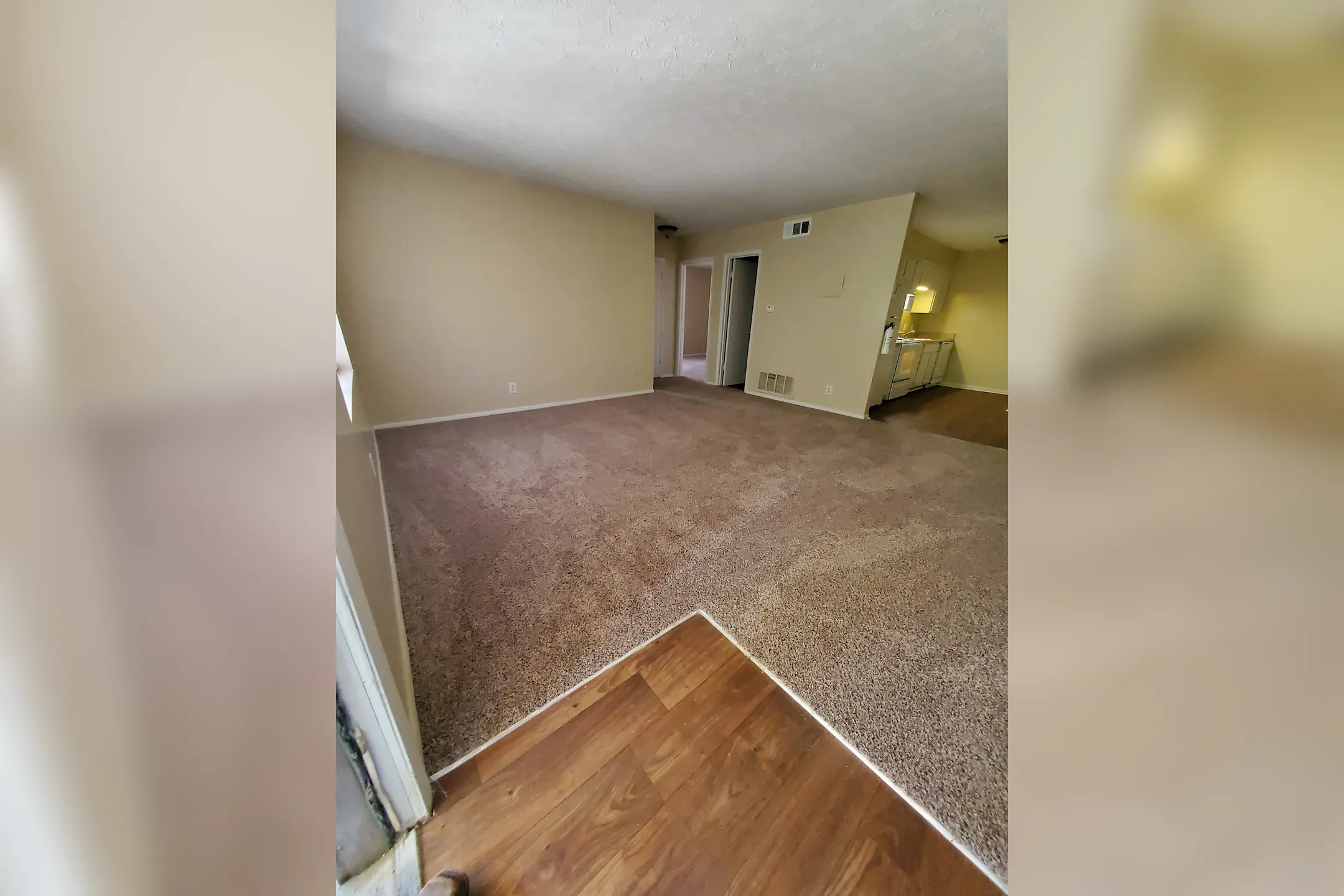 Living Room - Clover Leaf Apartments - Phenix City, AL