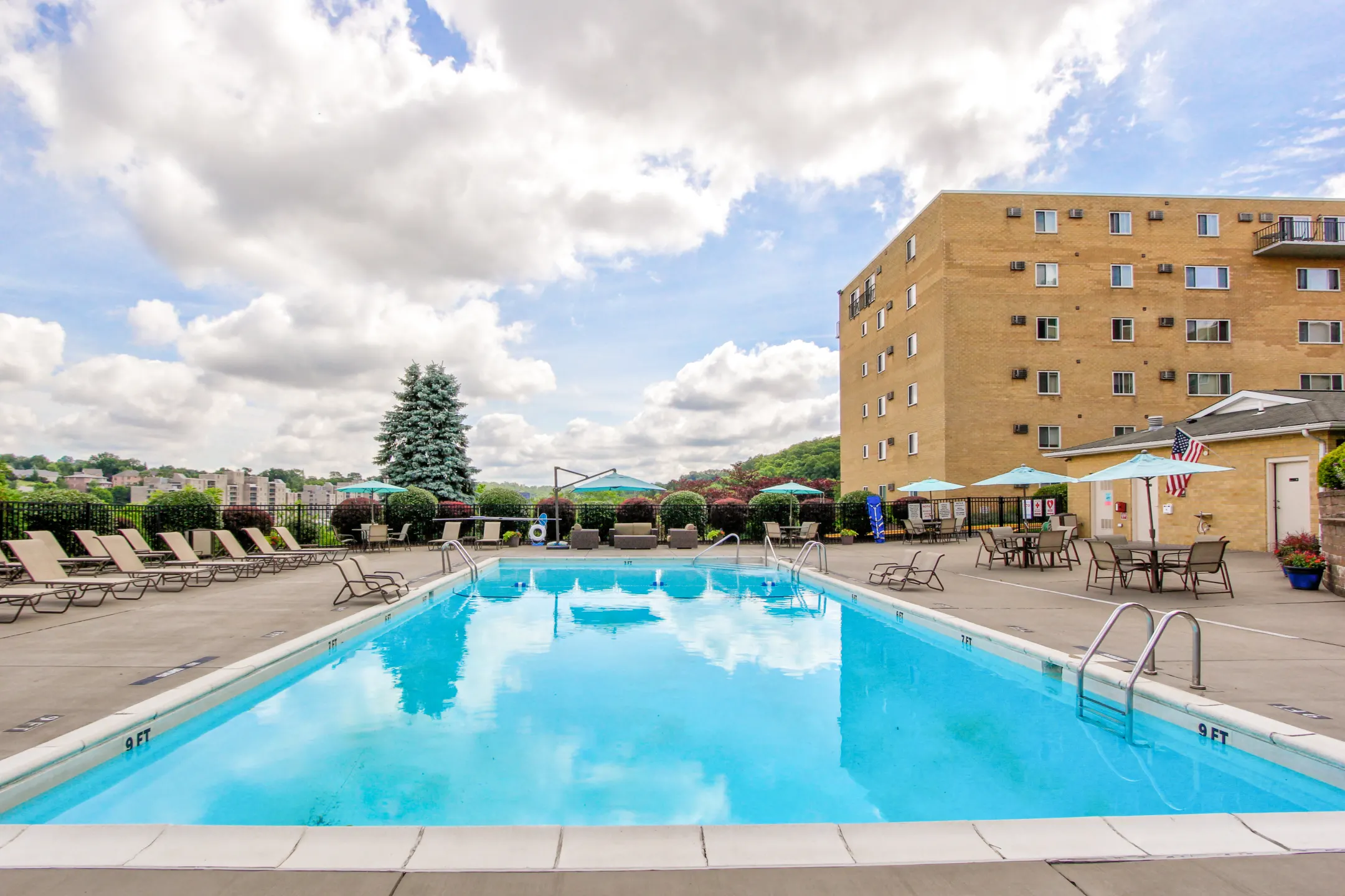 Pool - Nob Hill Apartments - Pittsburgh, PA