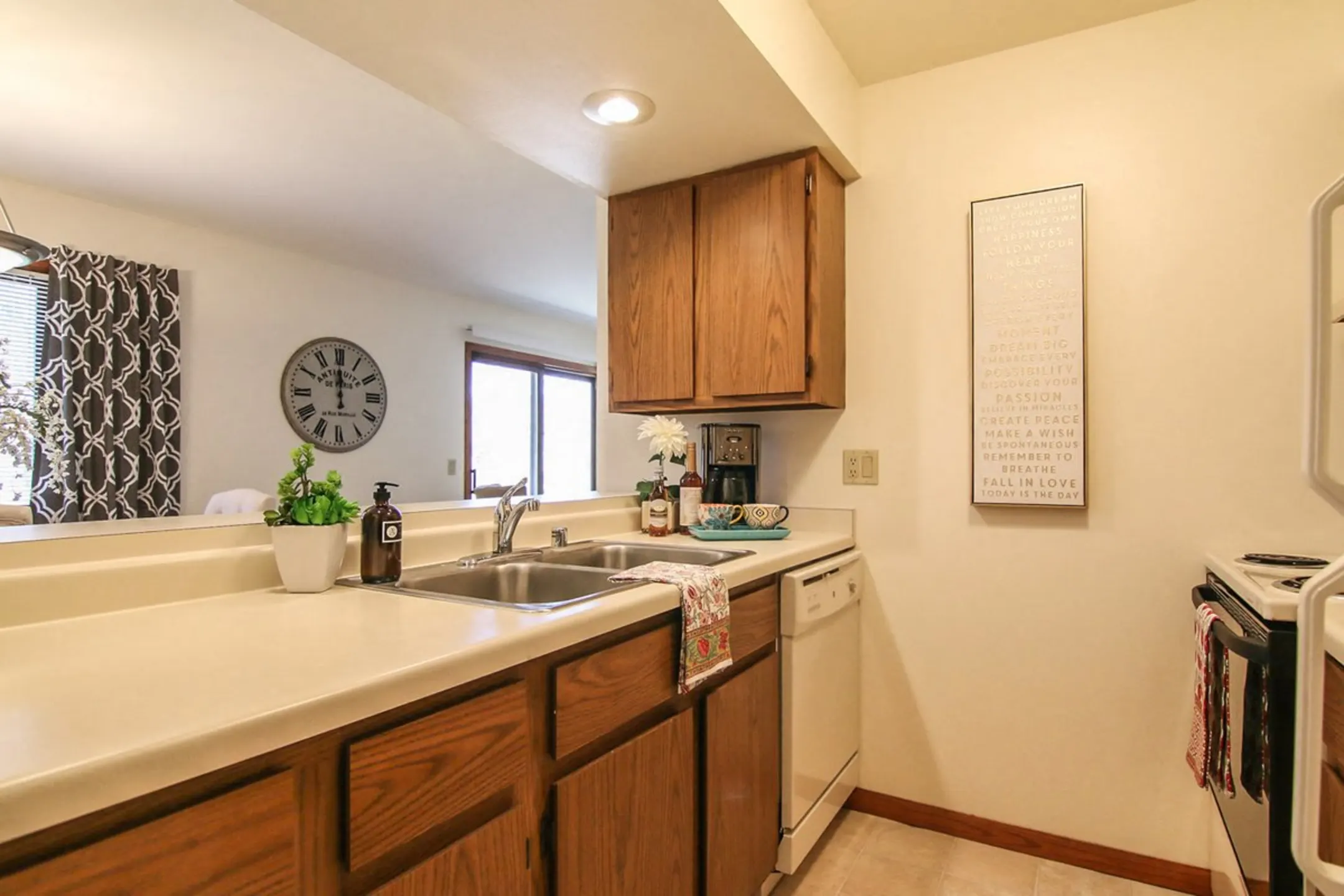 Cedar Ridge 2402 Columbus Ln Madison, WI Apartments for Rent Rent.