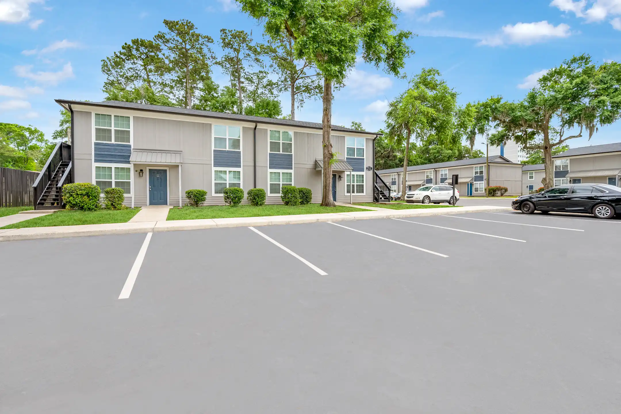 The Flats on Hampstead 200 Hampstead Ave Savannah, GA Townhouses