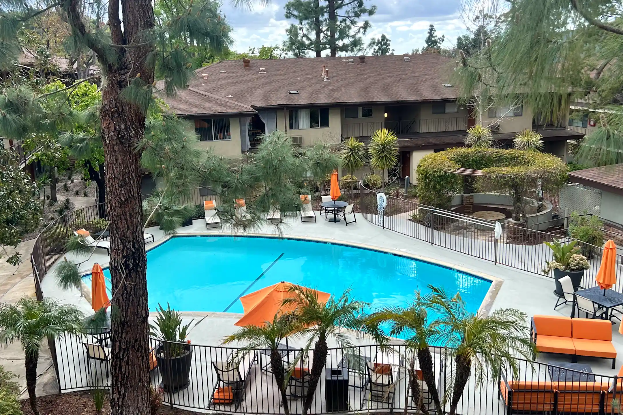 Pool - The Vue at Montrose - Glendale, CA