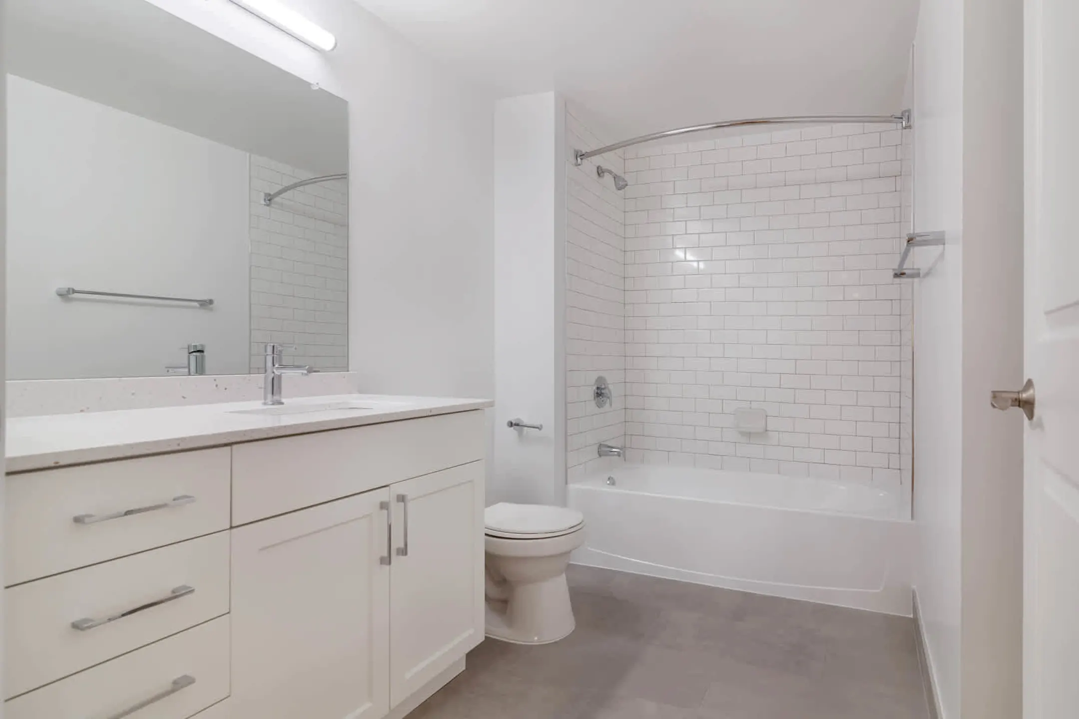 Bathroom - 1800 Oak - Arlington, VA
