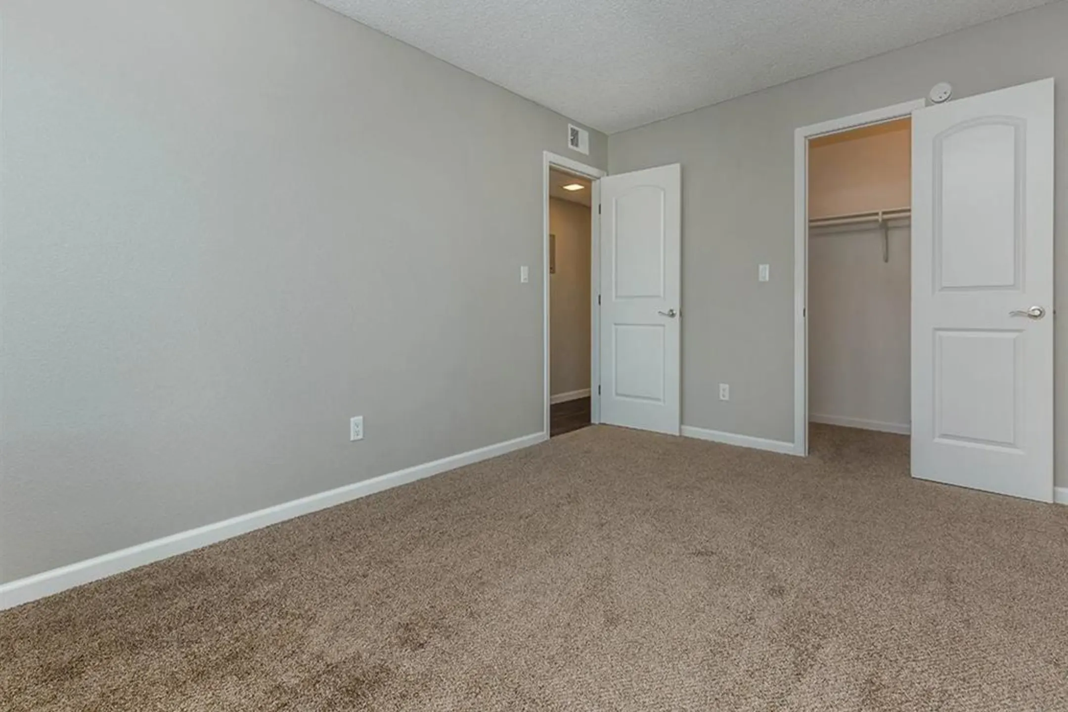 La Veta Grand Apartments - Orange, CA 92866