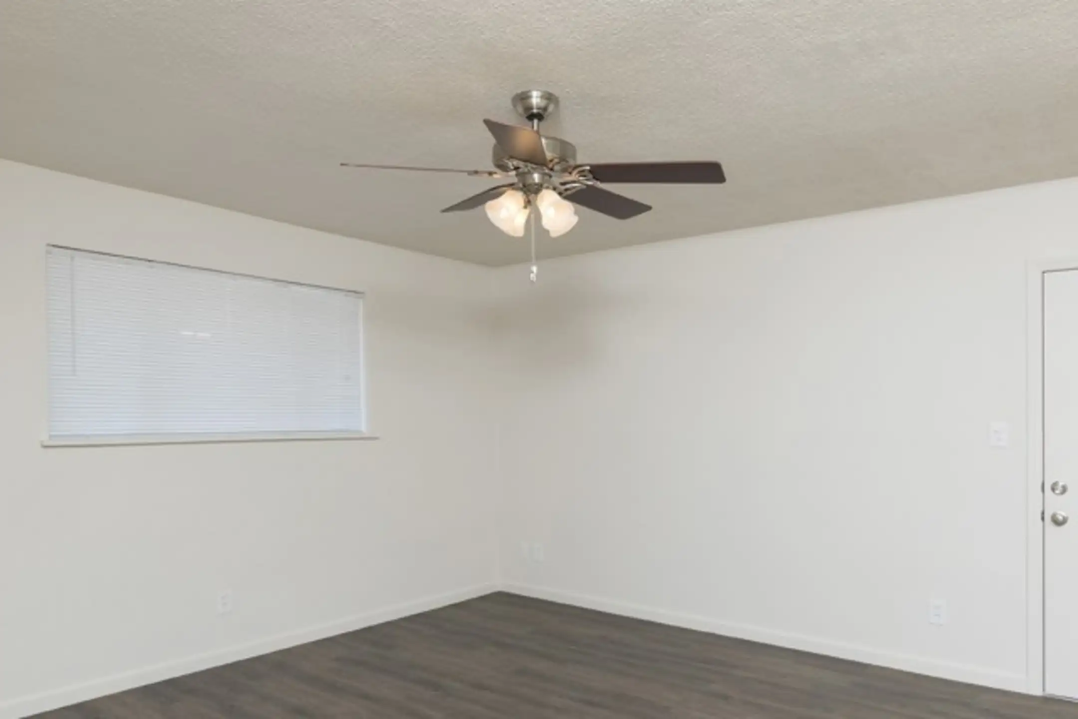 Rosewood Village Apartments 2072 E St Springfield, MO