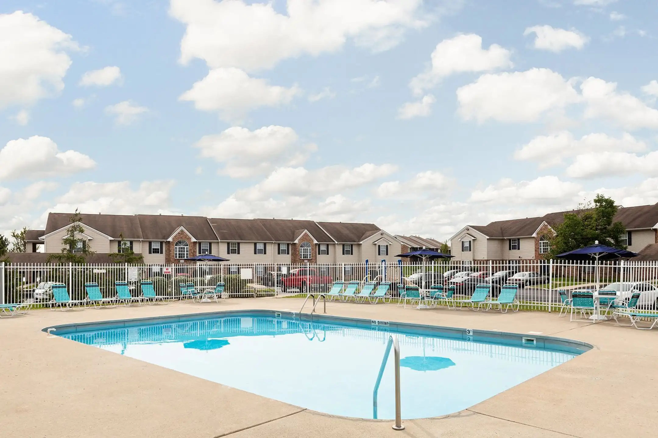 Island Club Apartments 2302 E Wallen Rd Fort Wayne, IN Apartments