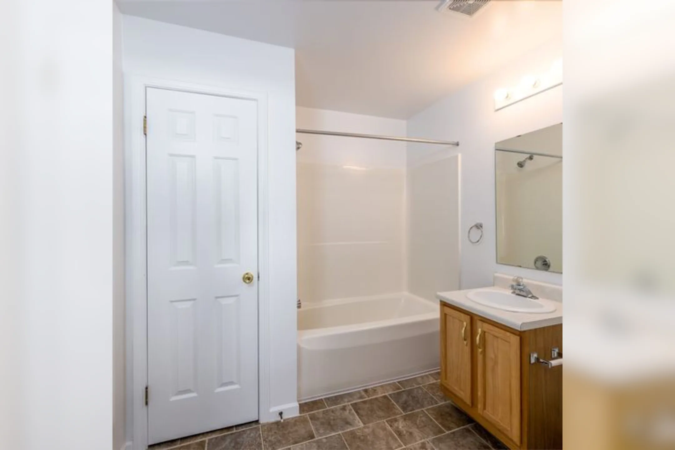 Heritage Park Apartments & Townhomes Apartments Webster, NY 14580