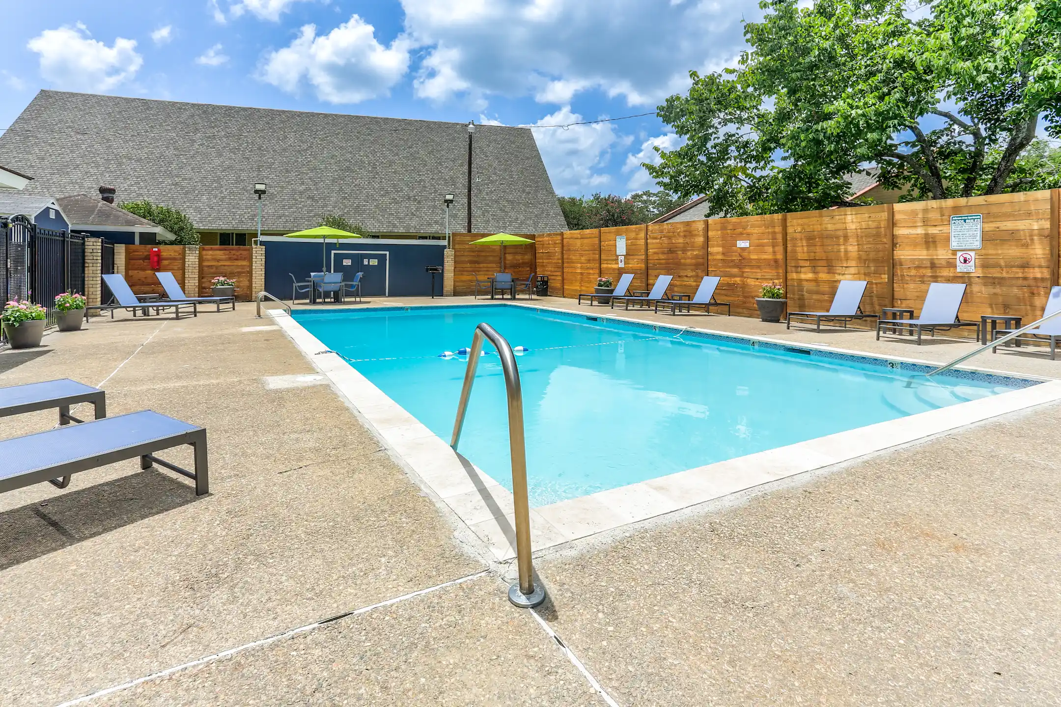 Jefferson Arms Apartments 10390 Jefferson Hwy Baton Rouge, LA