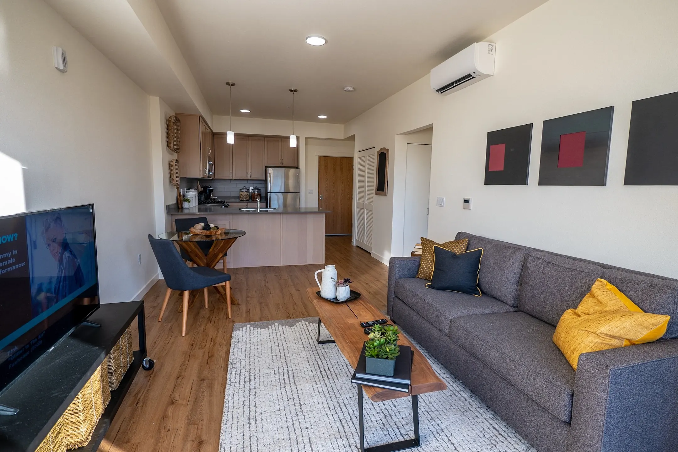 Living Room - Amazon Corner Apartments - Eugene, OR