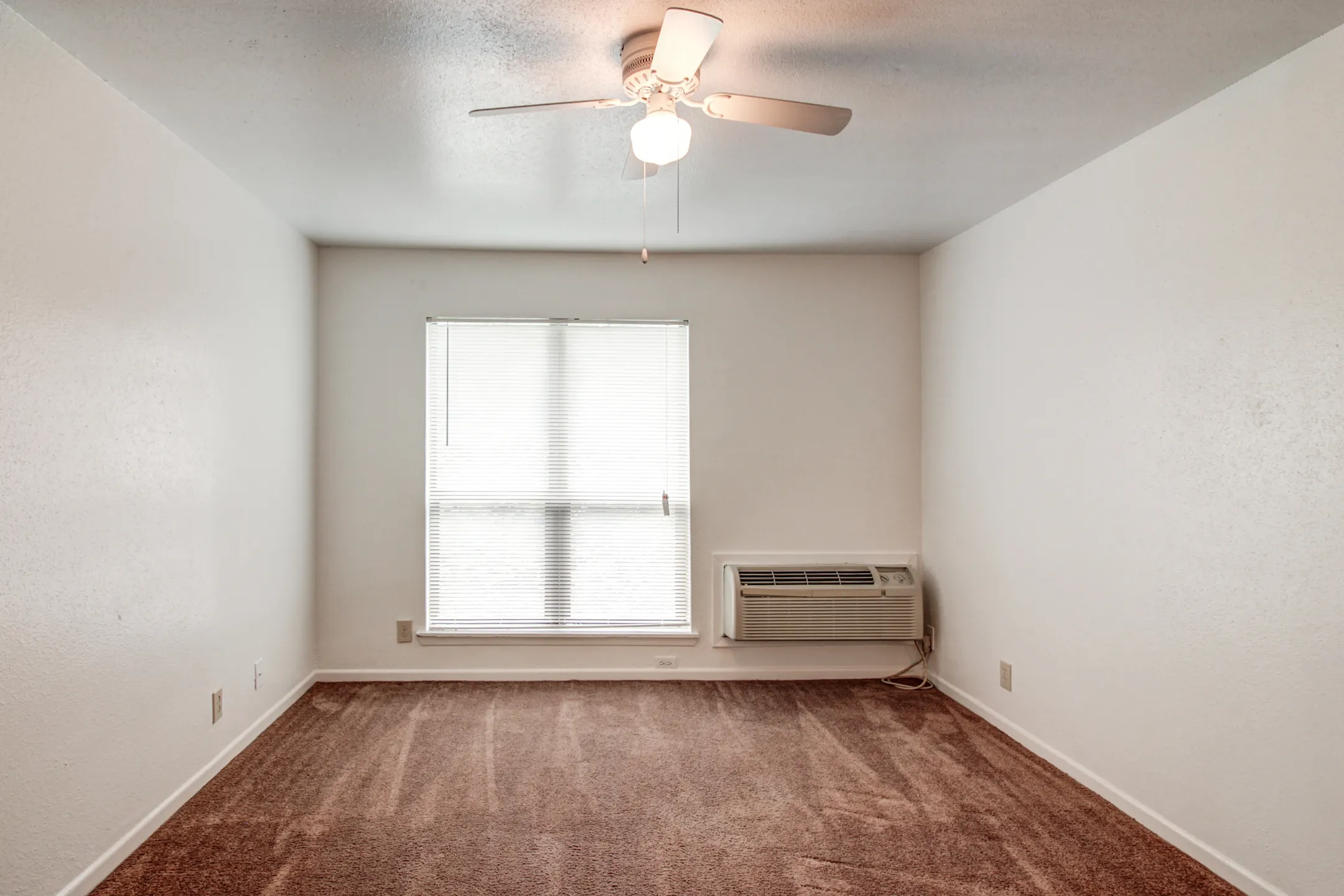 Living Room - Pineview at Grogansmill - Spring, TX