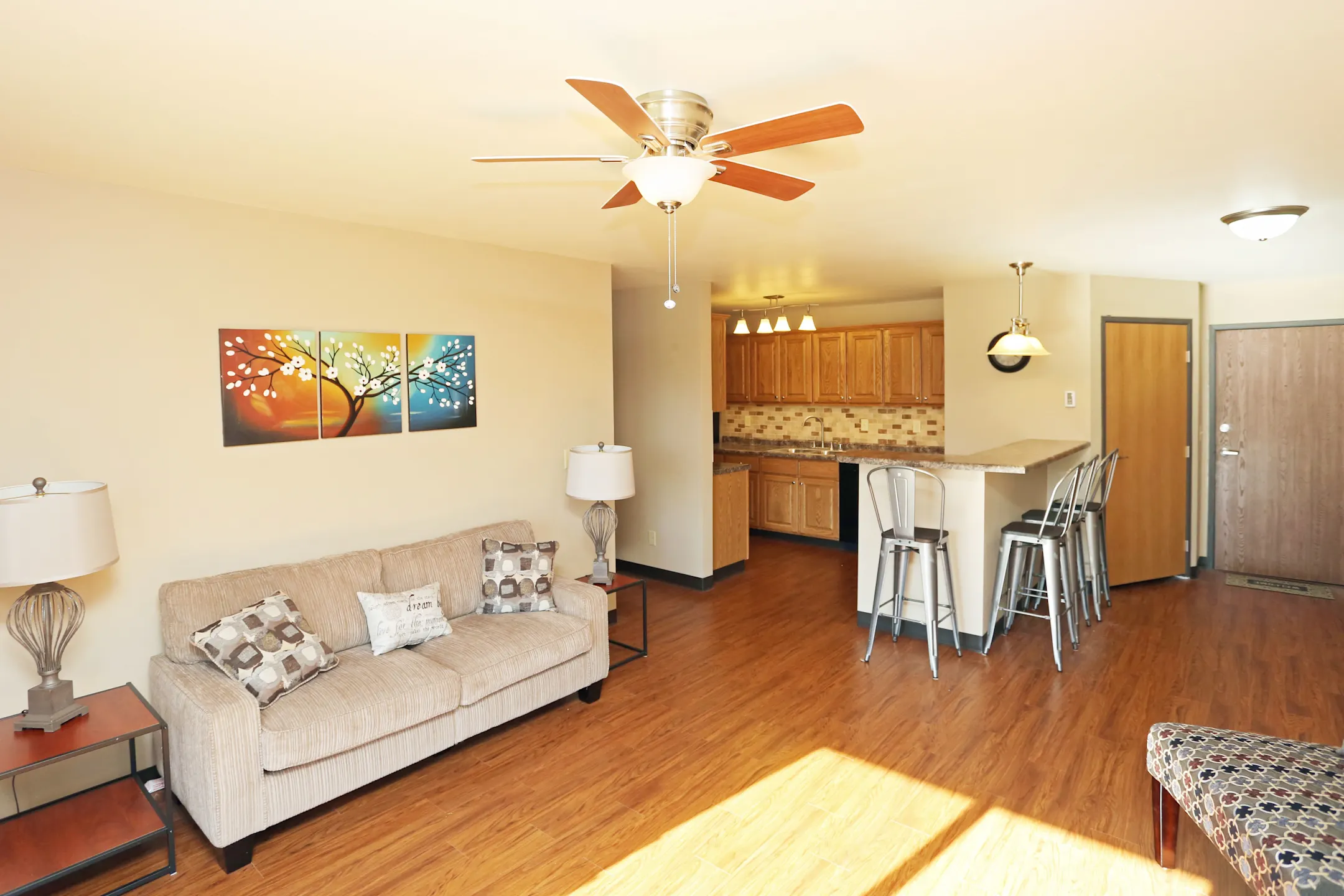Living Room - Wedgewood Commons - La Crosse, WI