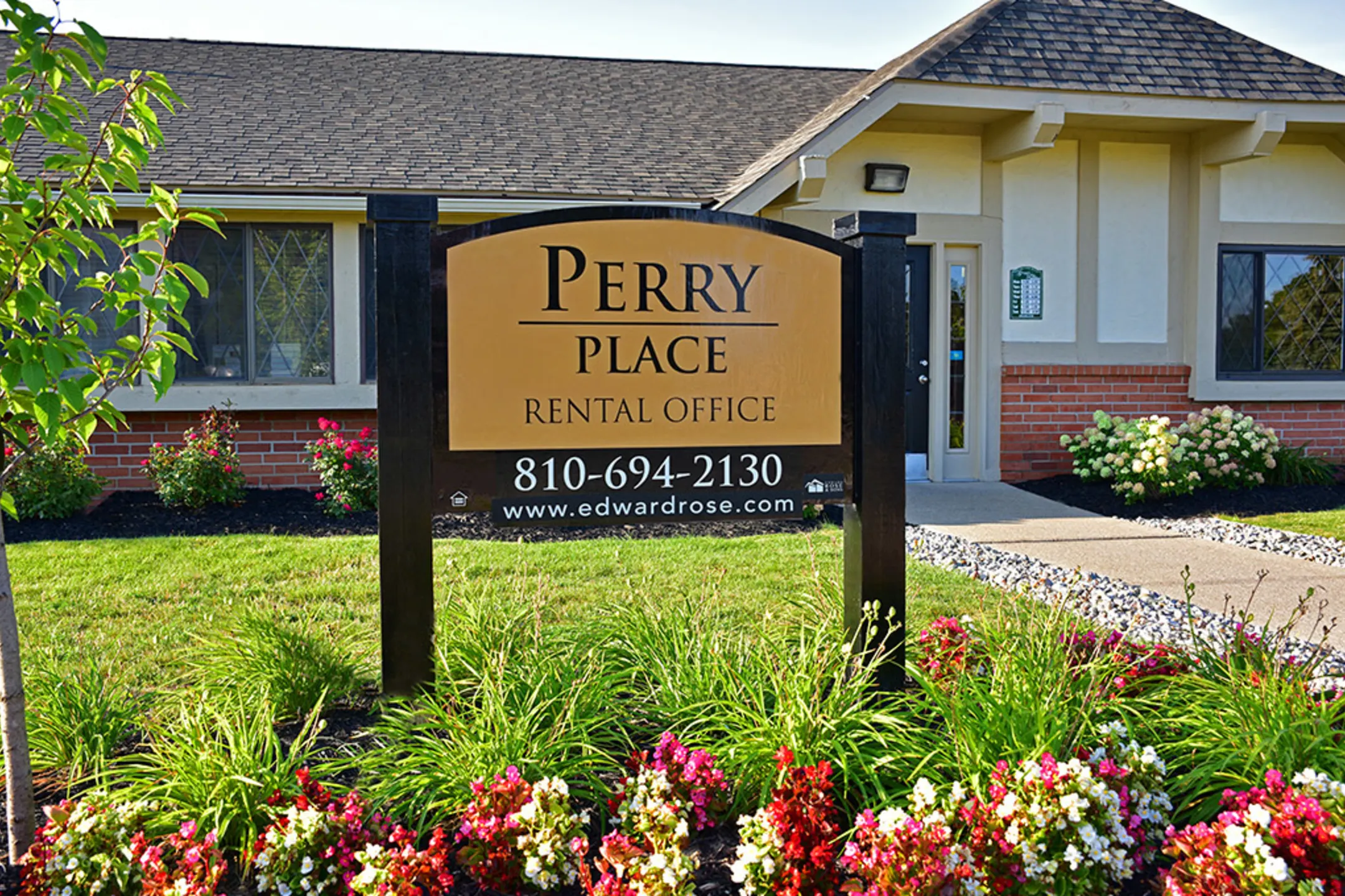 Perry Place Apartments - Grand Blanc, MI 48439