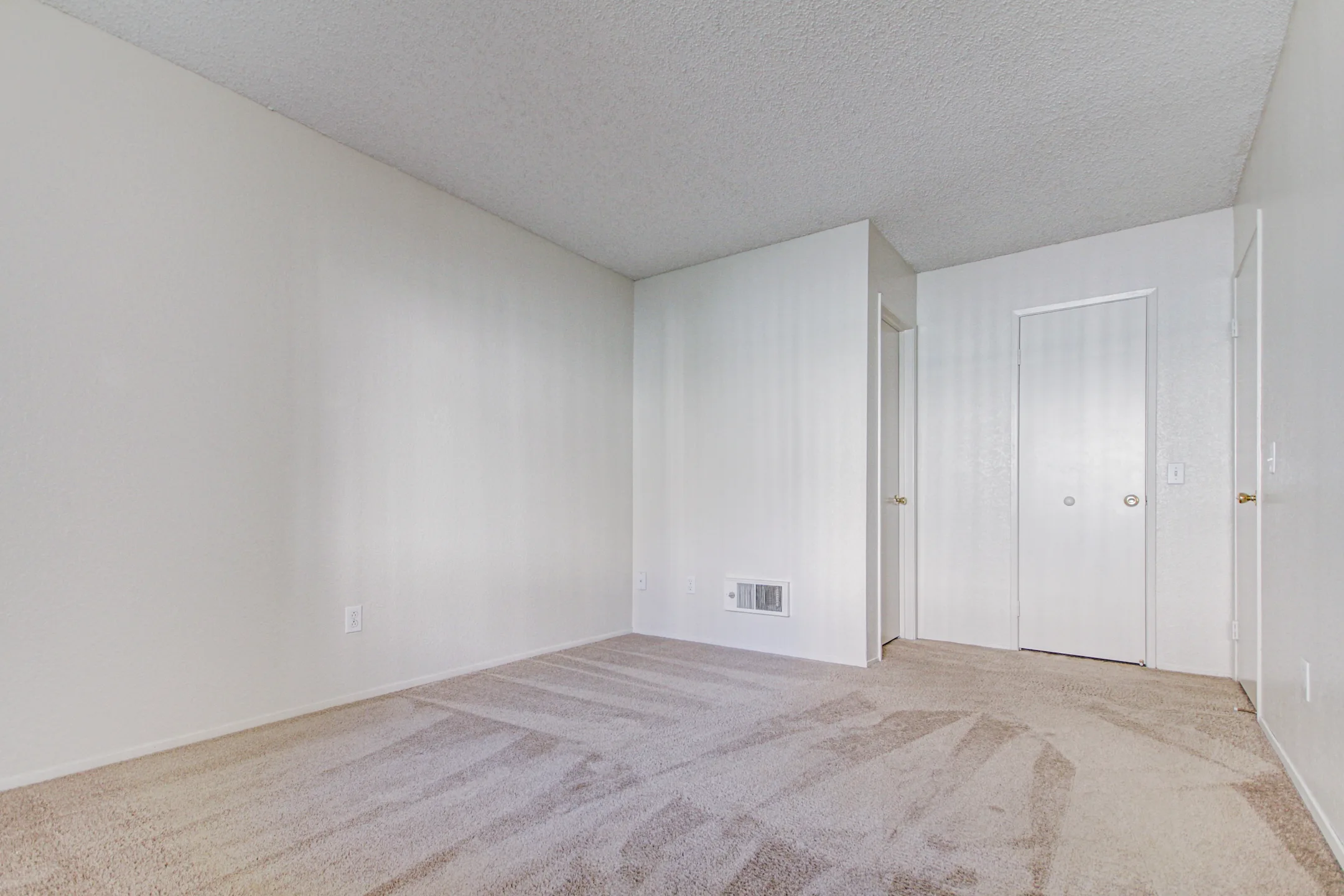 Fallbrook Hills 744 W Fallbrook St Fallbrook, CA Apartments for