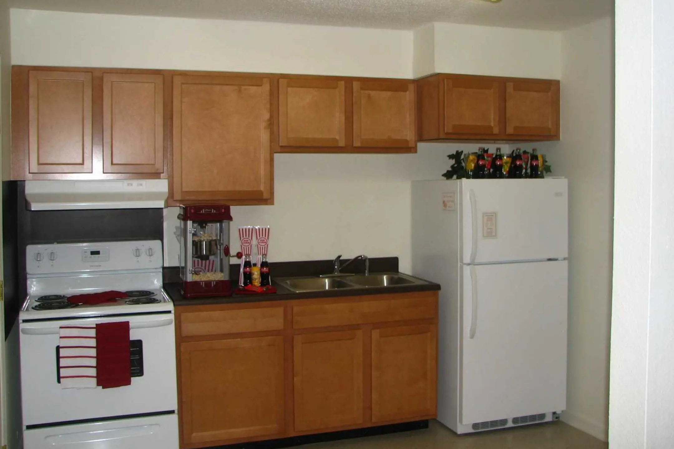 Kitchen - Oakhill Apartments - Davidson, NC