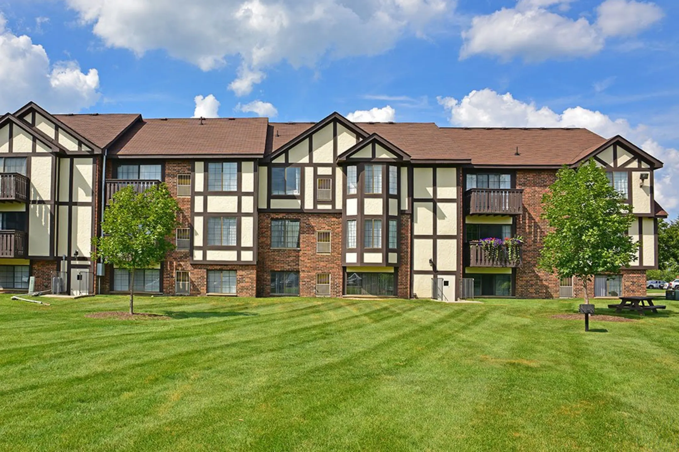 Charter Oaks Apartments - Davison, MI 48423