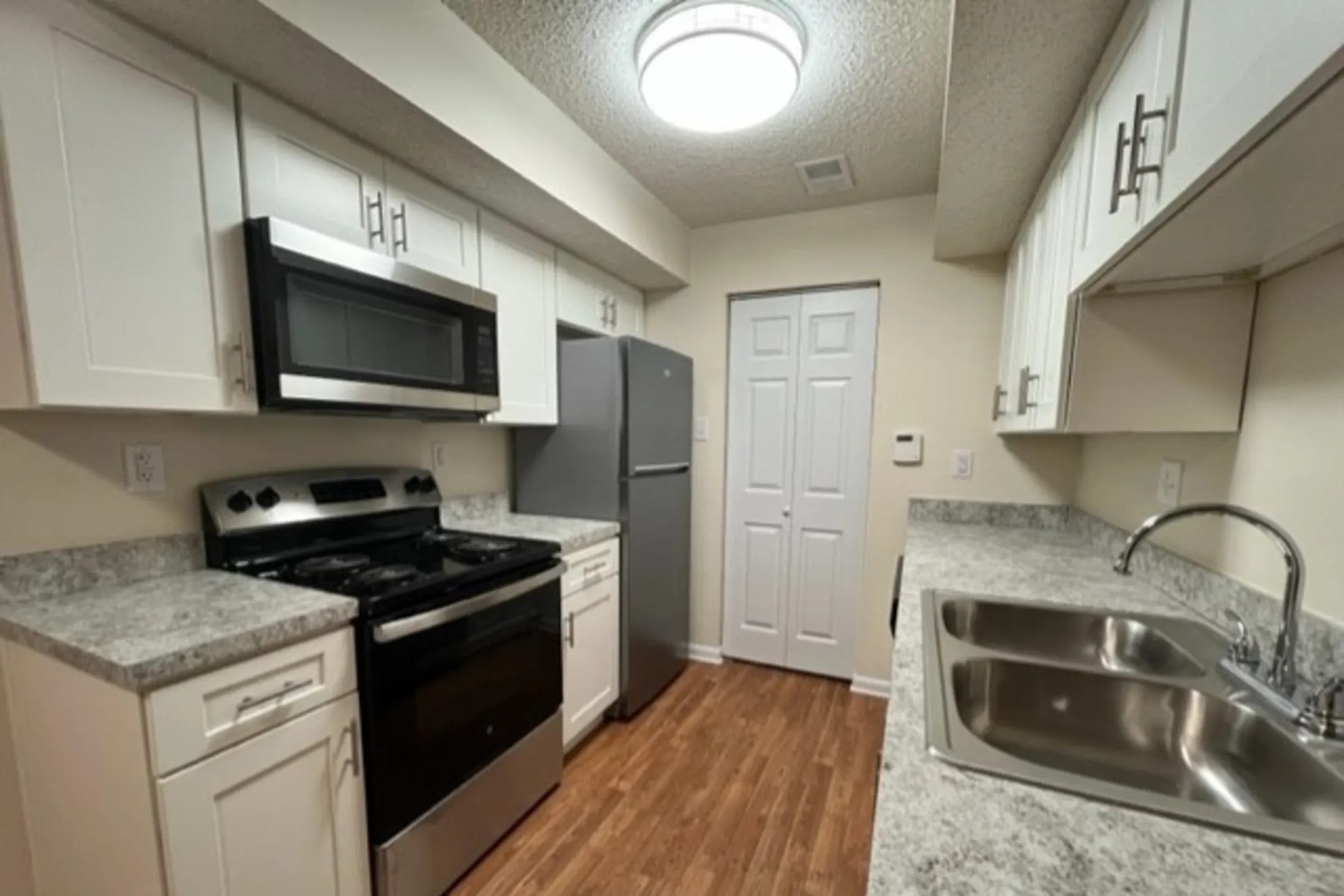 Monroeville Apartments 3848B William Penn Hwy Monroeville, PA for