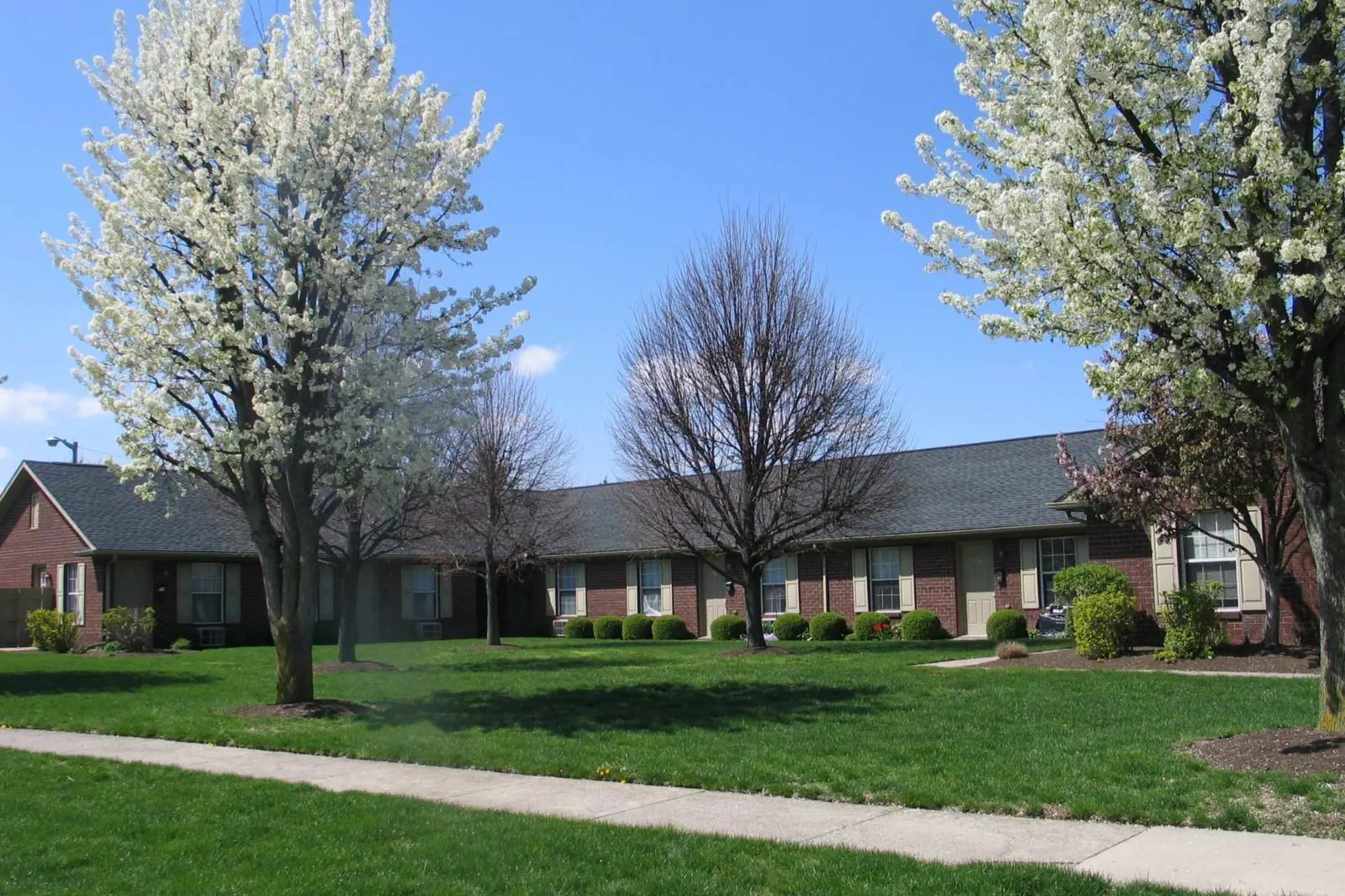 Deerfield Place 1289 Brindlestone Drive Vandalia, OH Apartments for