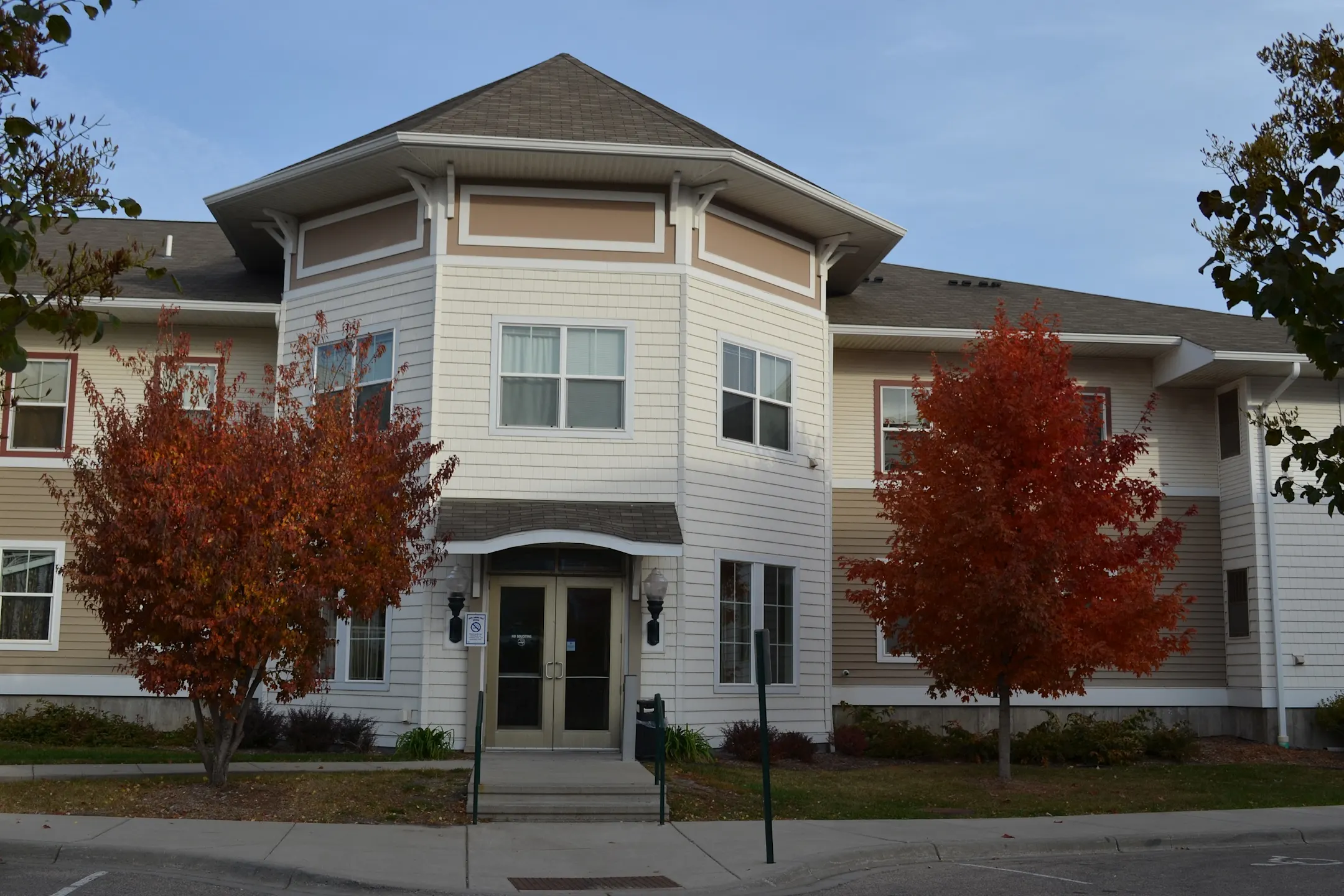 Cloverfield Marketplace Apartments Chaska, MN 55318