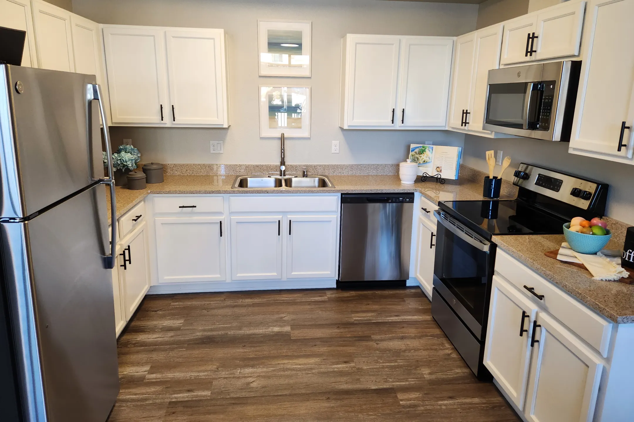 Kitchen - Edgewater at Virginia Lake - Reno, NV
