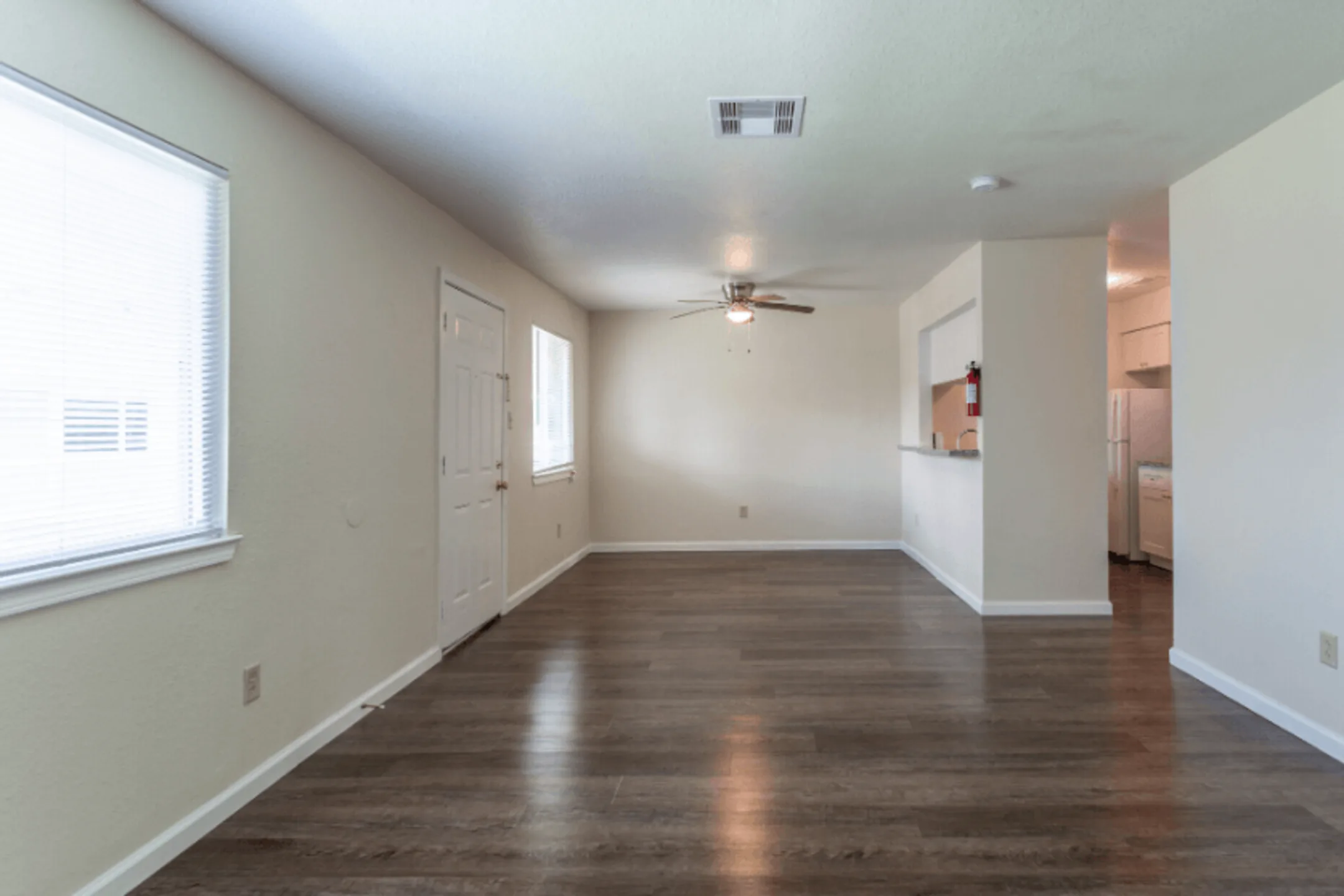 Castlewood Apartments 401 Lakeview Dr Clute, TX Apartments for Rent